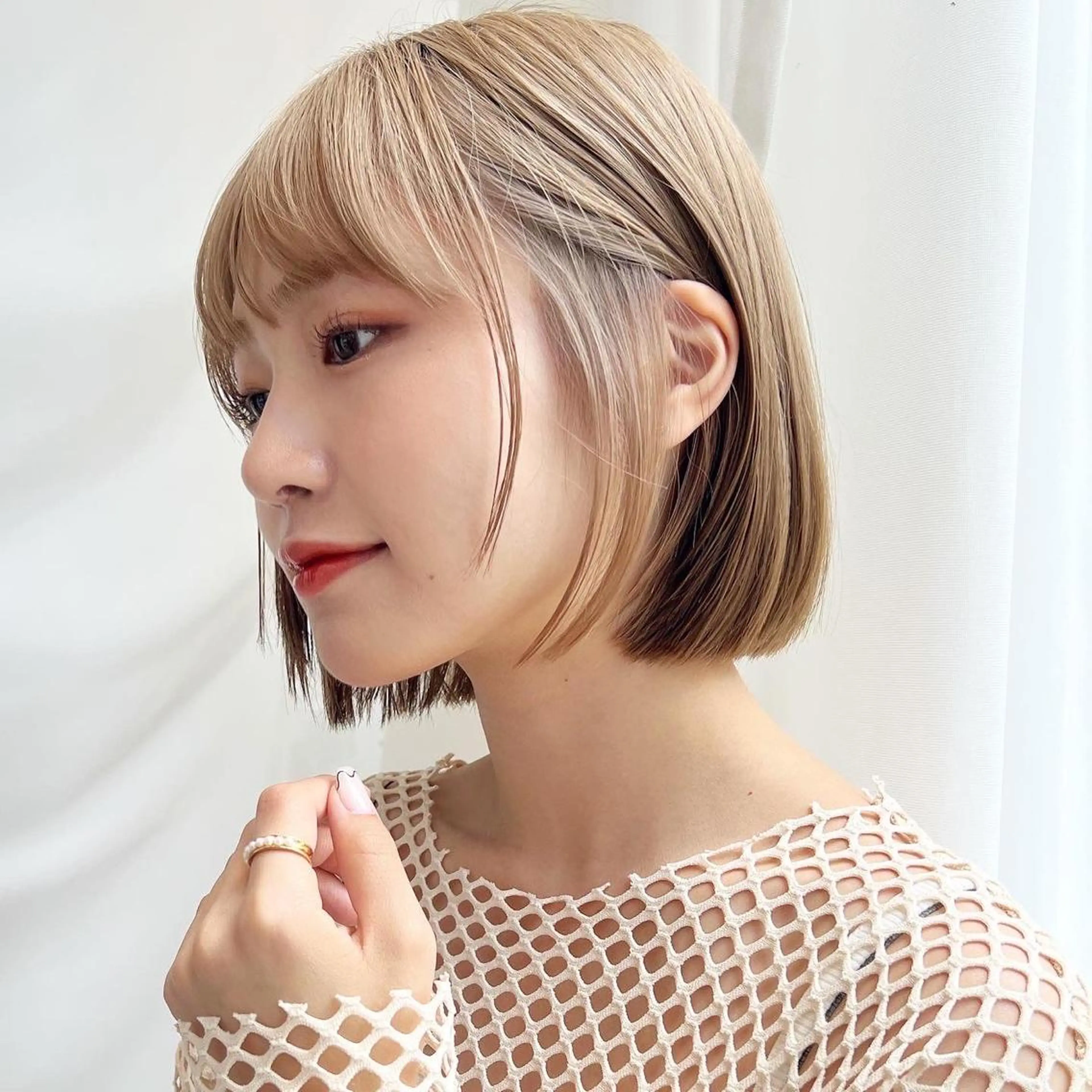 ミディアム カラー ベージュカラー 透明感カラー グレージュ ボブ カット ヘアカラー トリートメント レイヤー専門家 ダブルカラー修のヘアスタイル