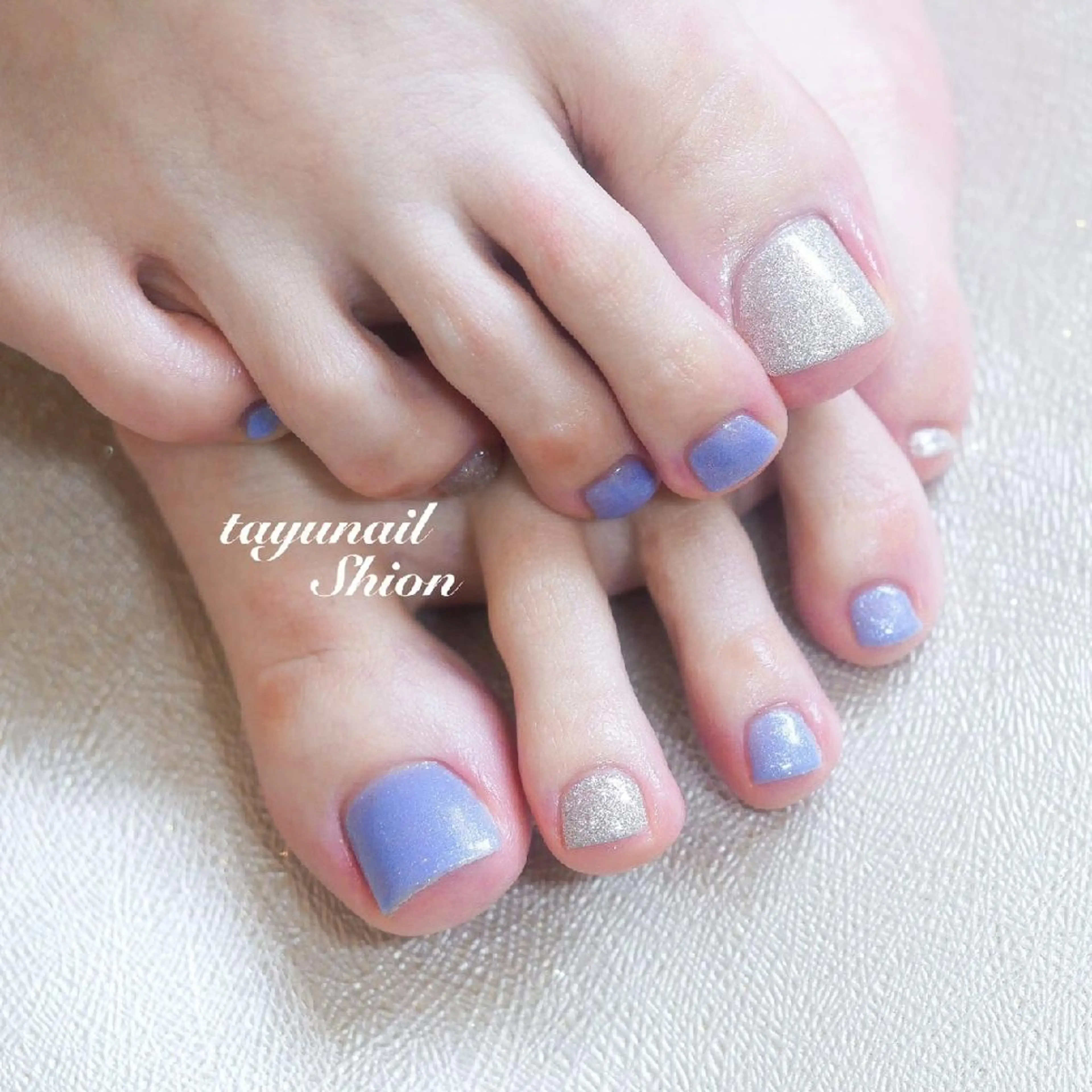 ネイル ブルー フットネイル ジェルネイル キラキラネイル パラジェル ネイルサロン・ネイルスクール　たゆnail所属・ネイルサロン 【たゆnail】のネイルデザイン