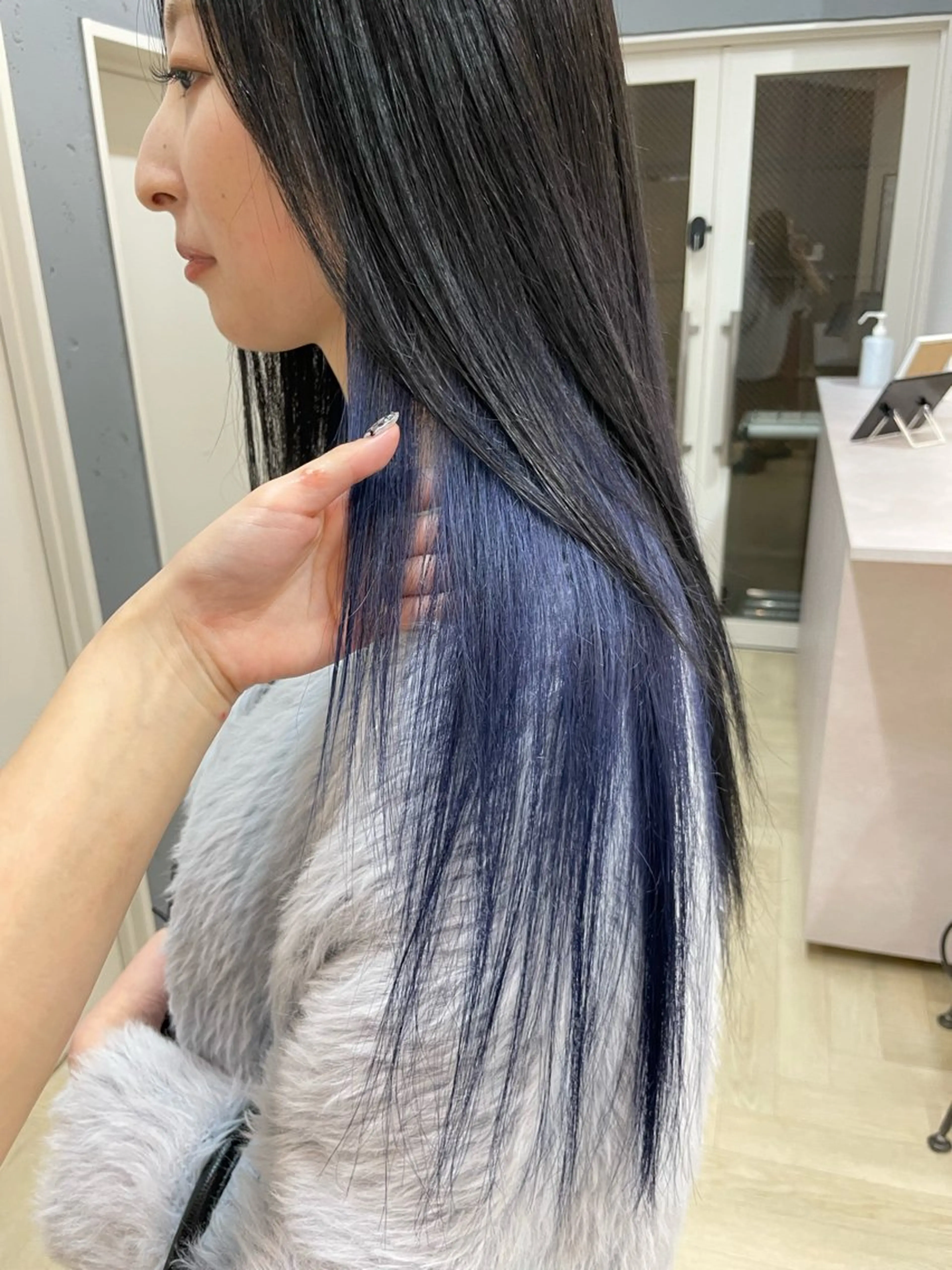 ロング akane .のヘアスタイル