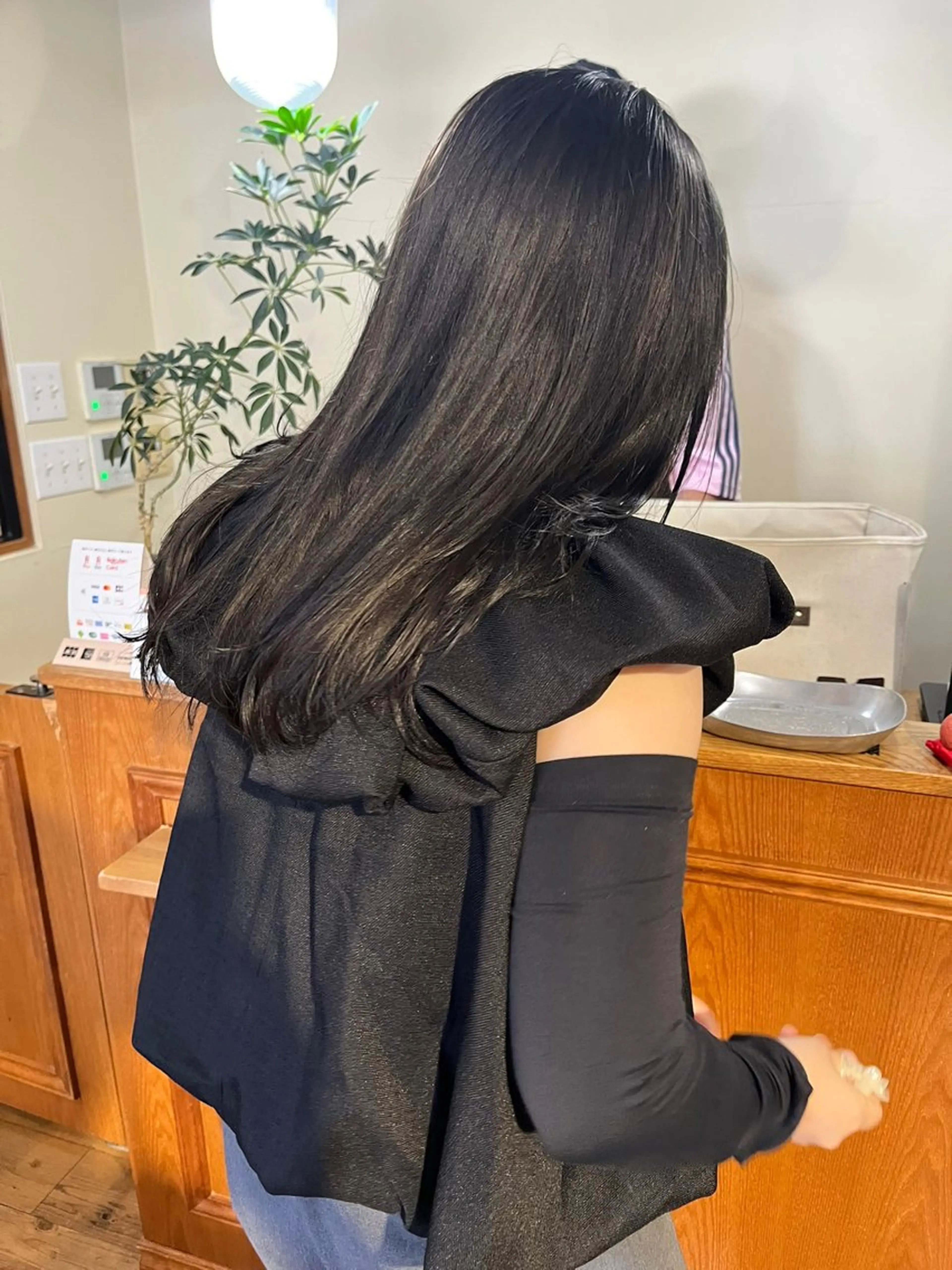 セミロング カラー 黒髪 カット ヘアカラー 上川 美幸のヘアスタイル