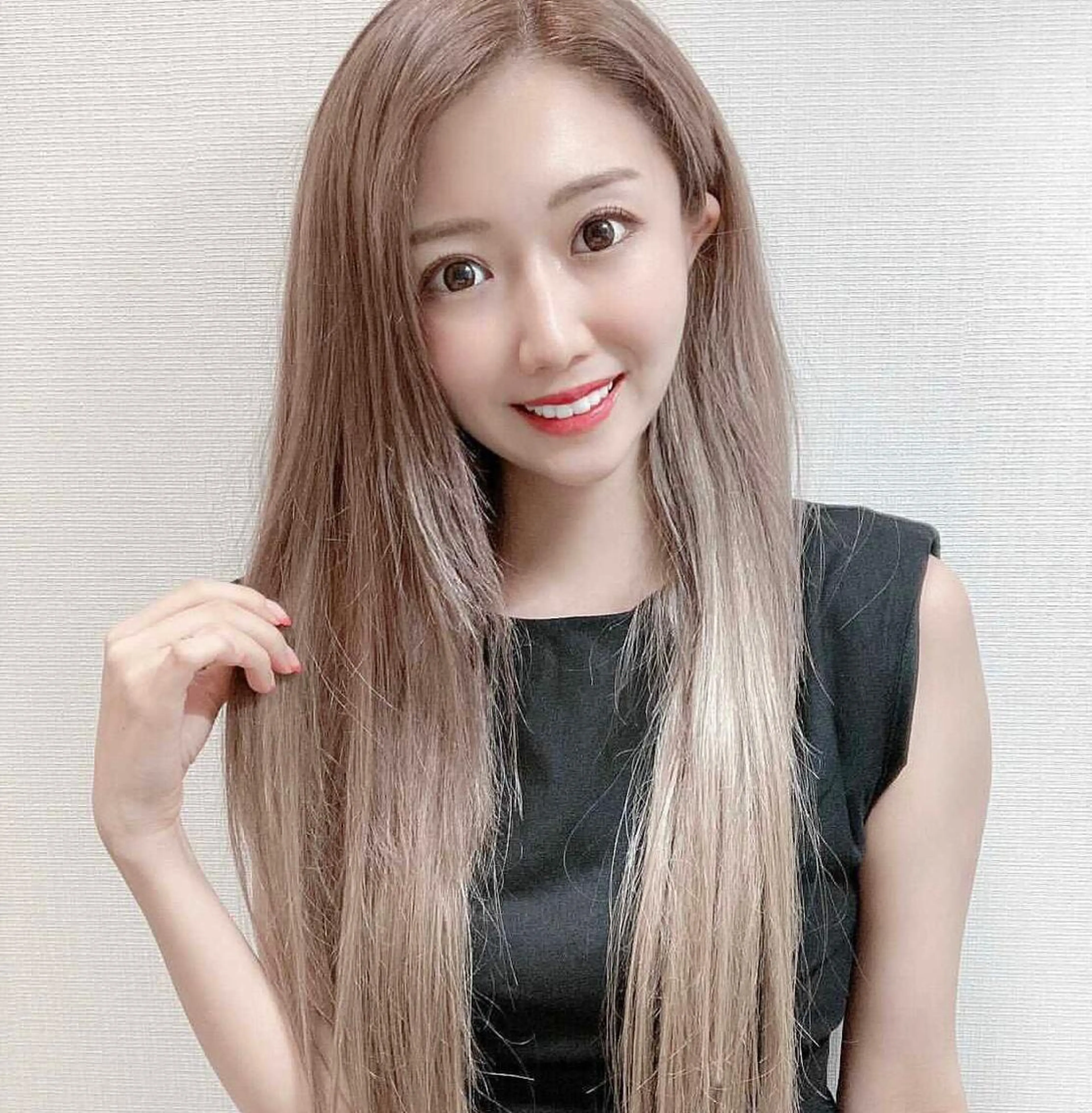 ロング カラー ヘアカラー エクステ シールエクステ特化 ハイトーン、NANAのヘアスタイル