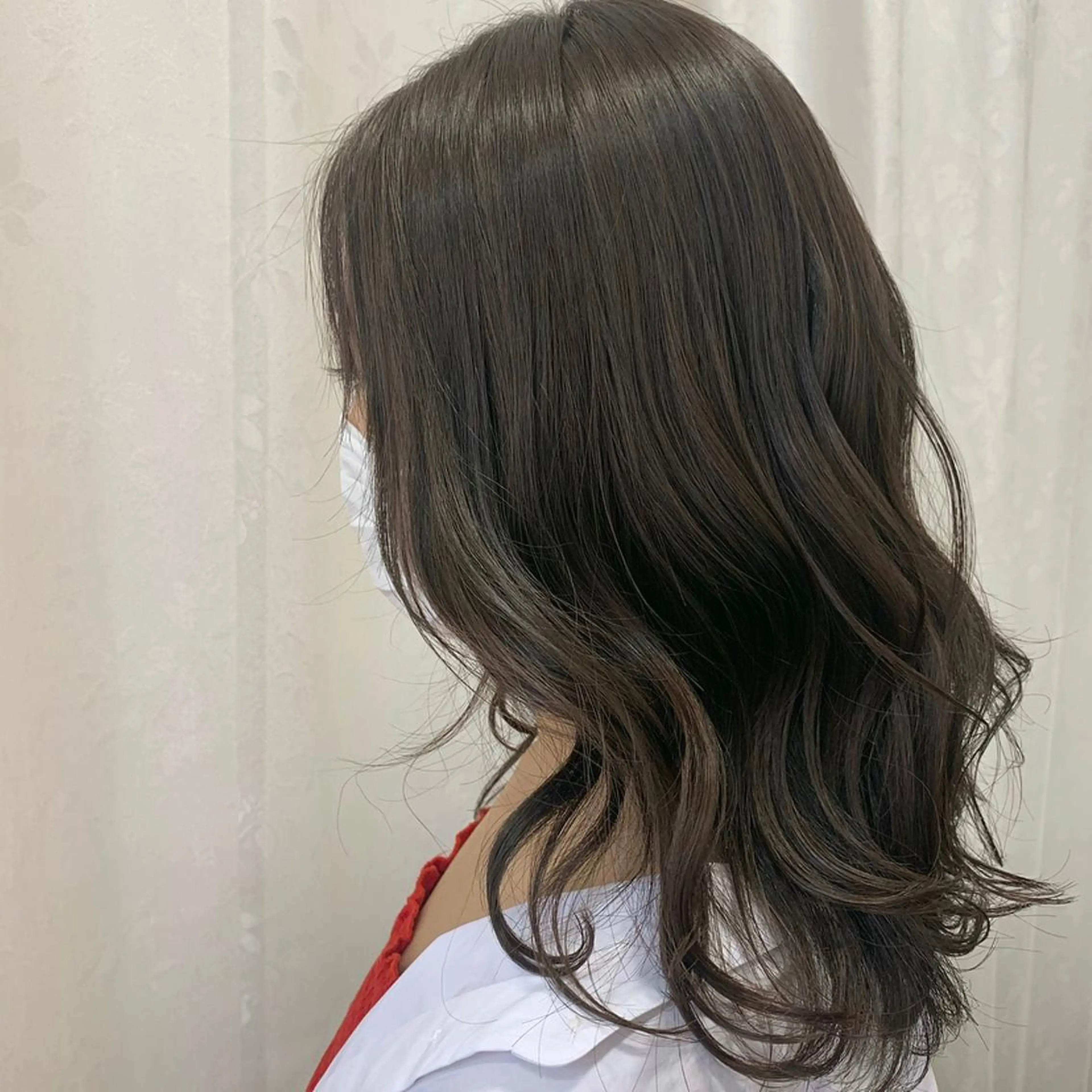 セミロング カラー アッシュ 透明感カラー 池本 梨奈のヘアスタイル