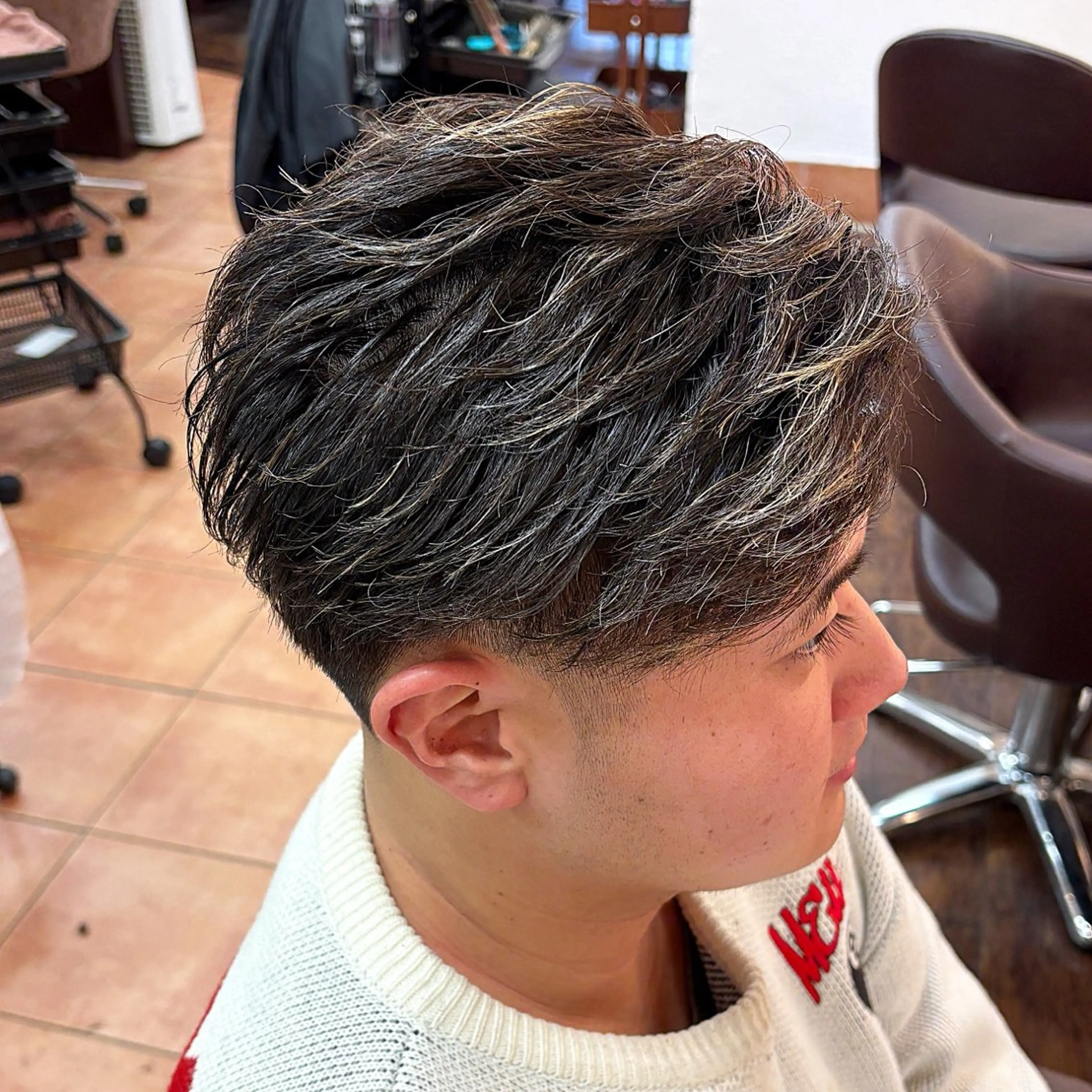 カラー パーマ メンズ フェザーパーマ メンズメッシュ メンズパーマ メッシュ パーマ hair make MUI所属・ひらの ももかのヘアスタイル