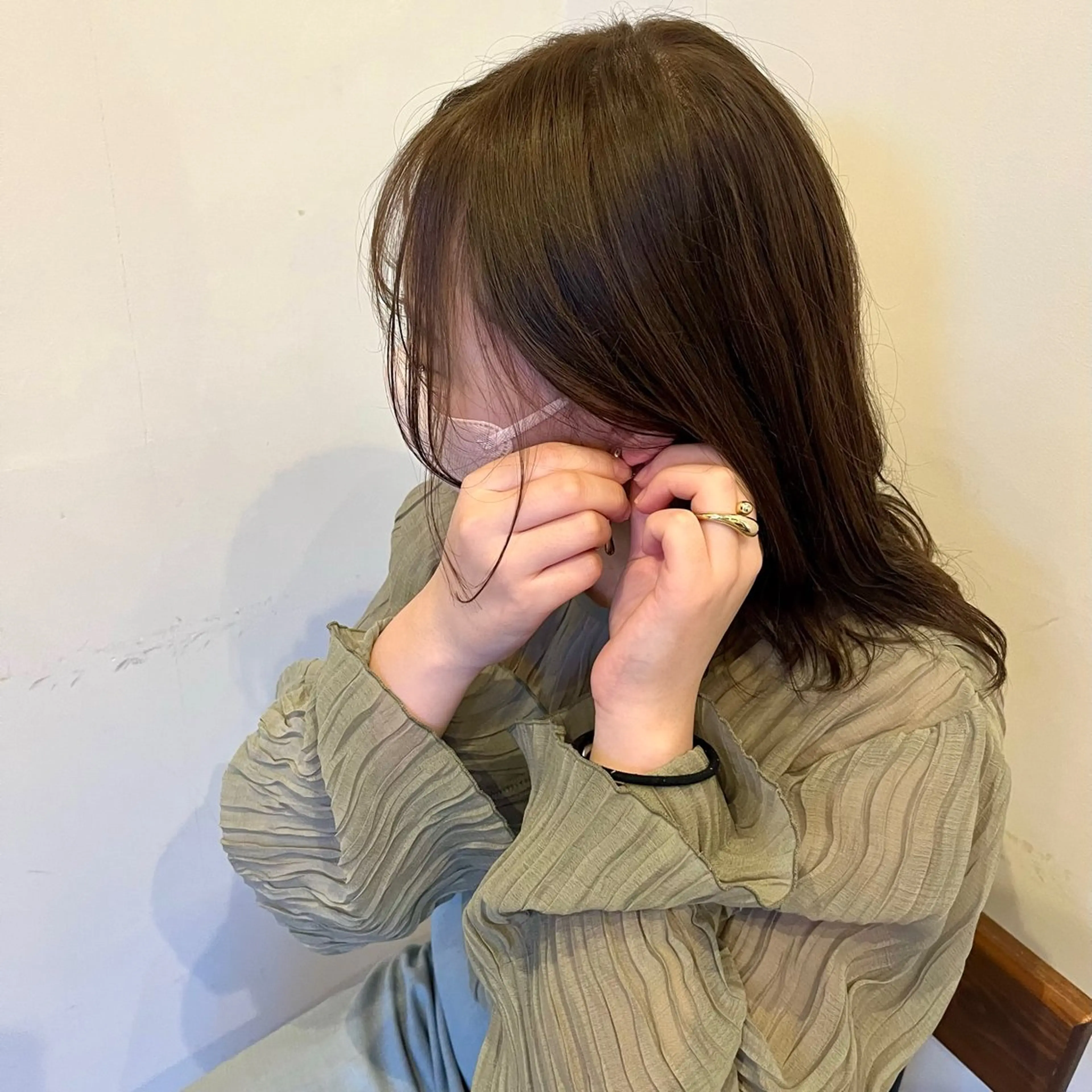 カラー ベージュカラー オリーブベージュ 杉本 舞のヘアスタイル