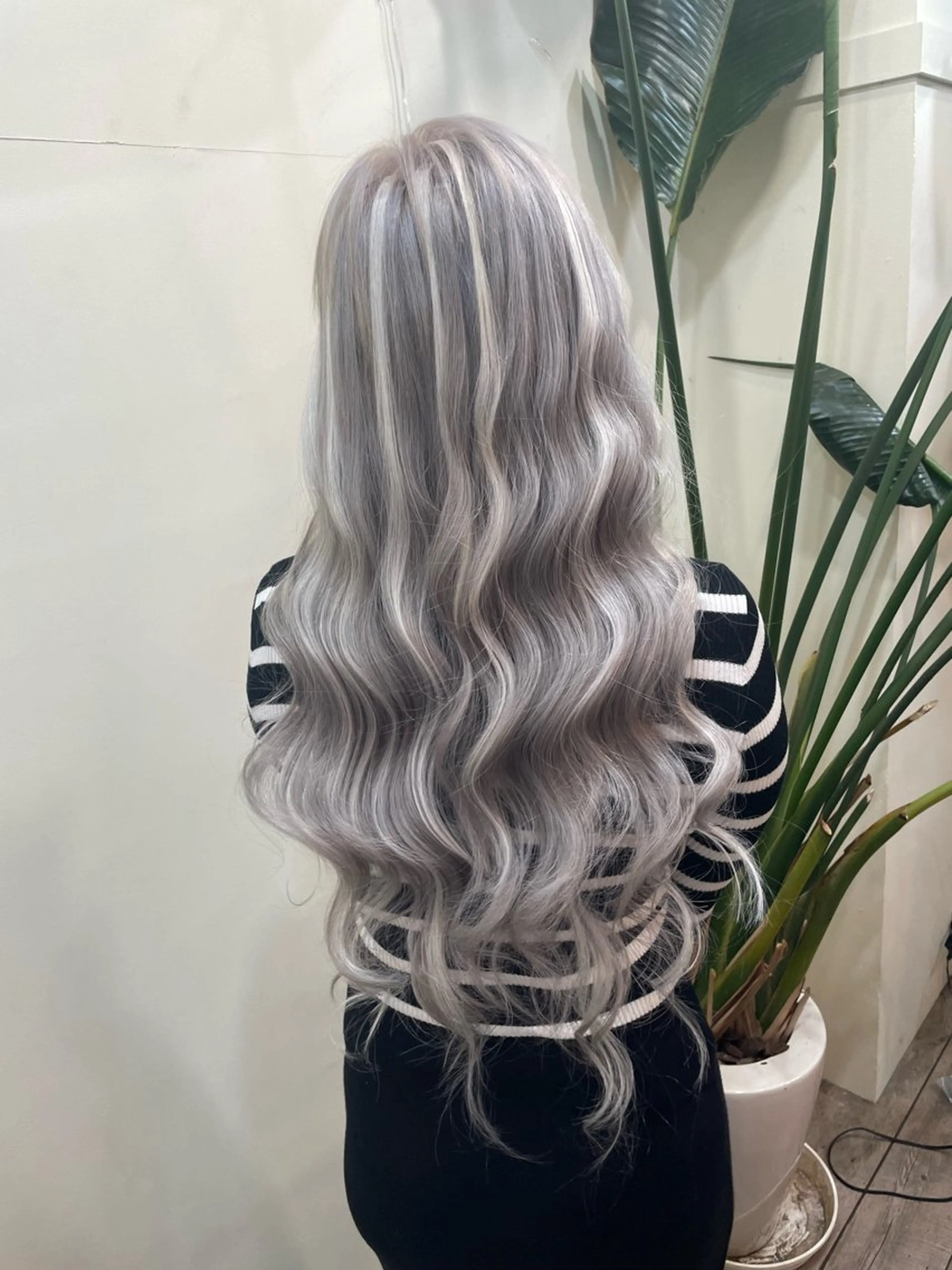 ロング カラー 編み込みエクステ シールエクステ ブリーチ ハイトーンカラー エクステ ヘアカラー エクステ WEST OLAND加藤圭介のヘアスタイル