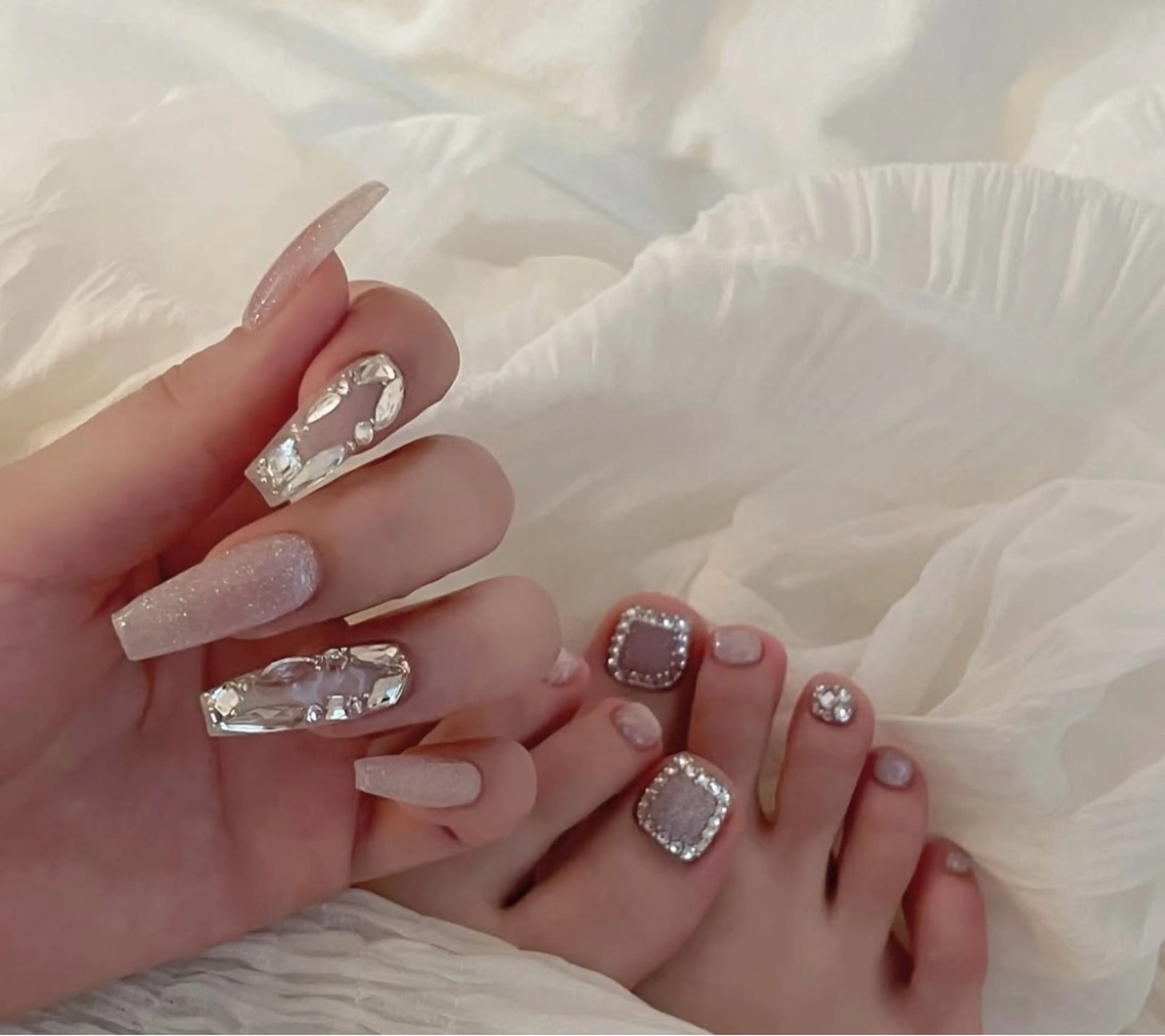 ネイル フットネイル ラメ(グリッター) ロングネイル おそろいネイル スクエアネイル NailSalon✨ Écrinエクランのネイルデザイン