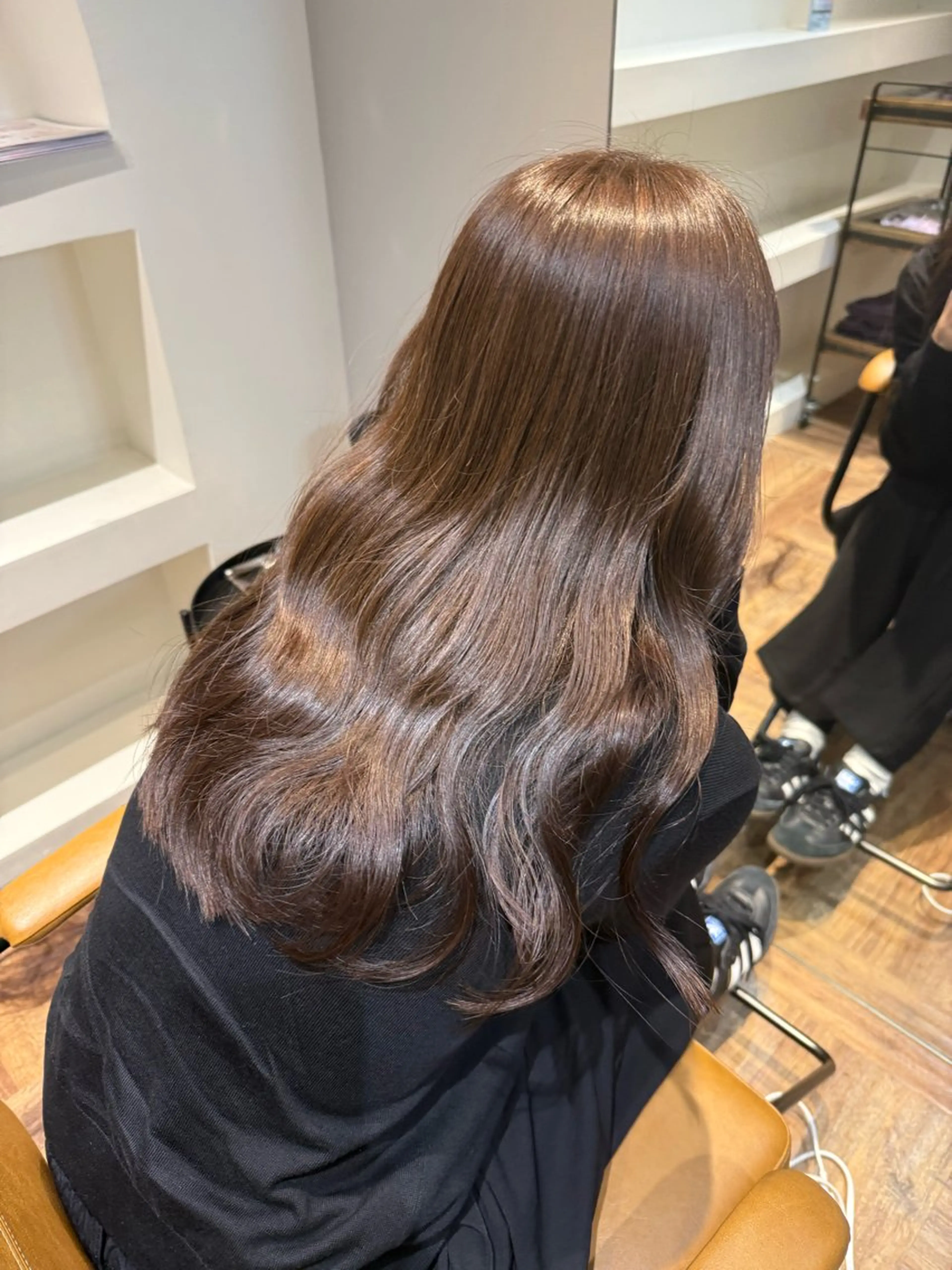 セミロング カラー ミルクティー× グレージュMOMOのヘアスタイル