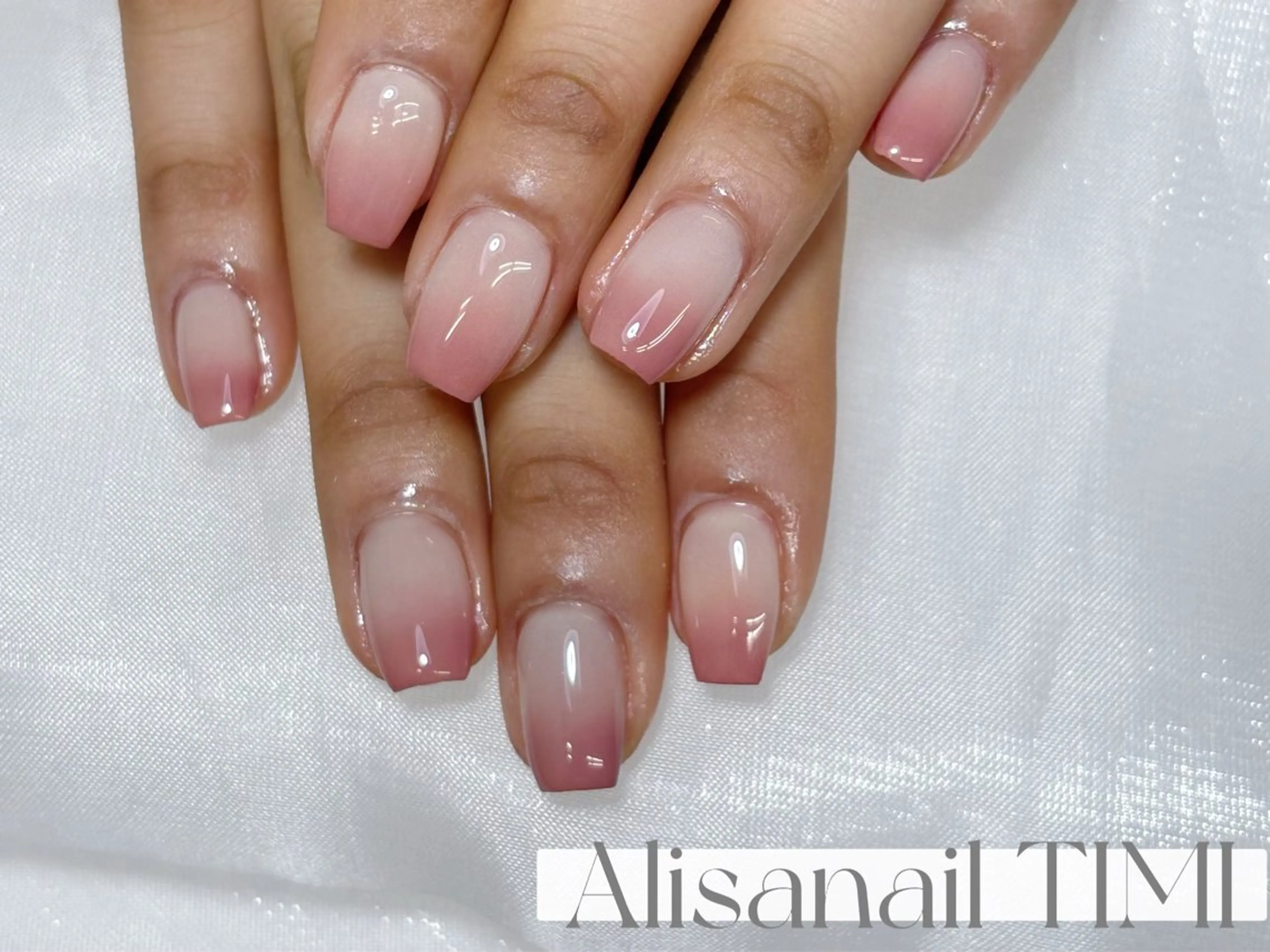 ネイル ニュアンスネイル 冬ネイル ハンドネイル Alisa nail Timiのネイルデザイン