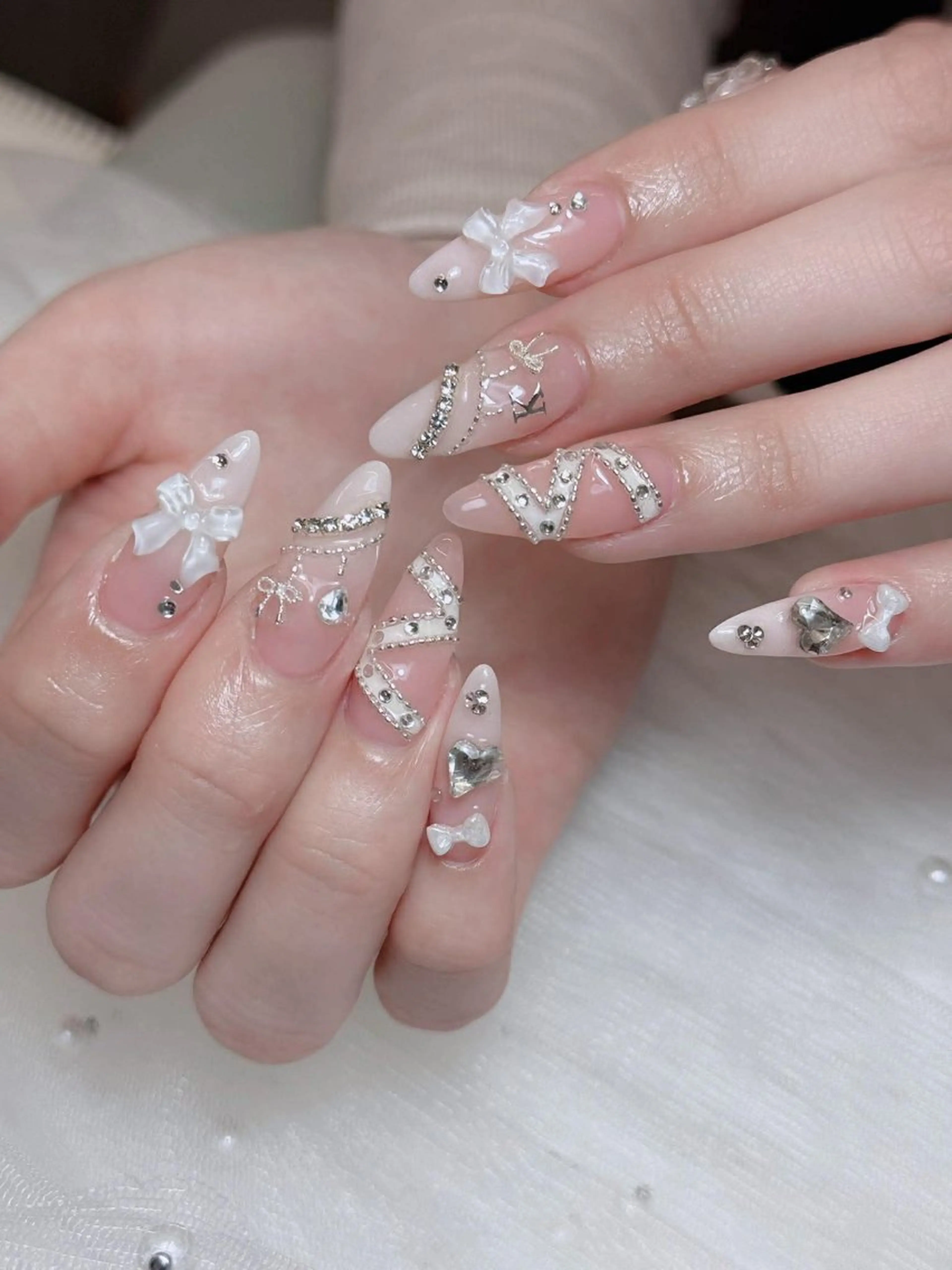 ネイル オーロラネイル チークネイル フットネイル フレンチネイル ハロウィン ハンドネイル Lumi Nail 新大久保3‘のネイルデザイン