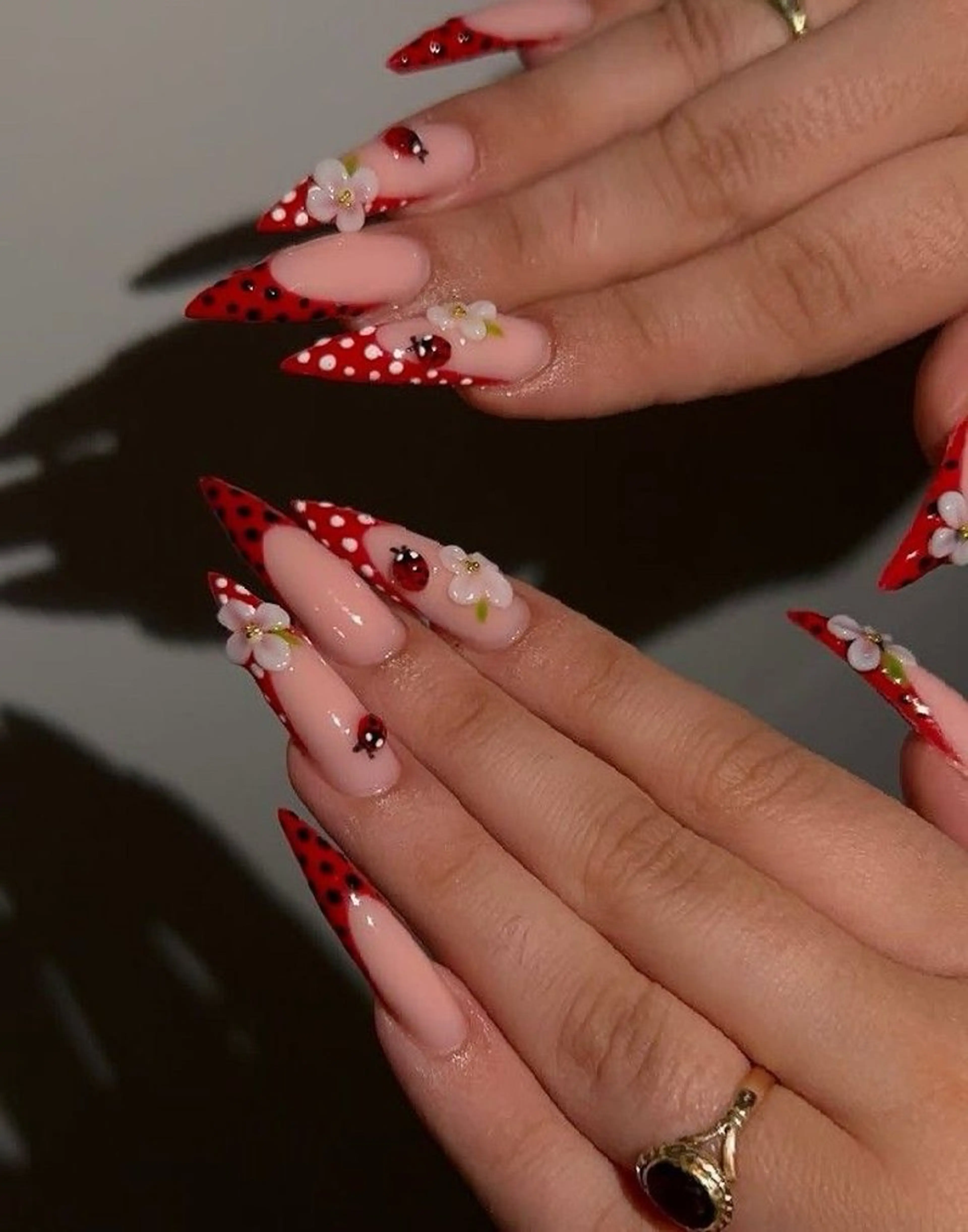 ネイル アートネイル 長さ出し ジェルネイル マグネットネイル ニュアンスネイル ハンドネイル Cloudy Chan 歌舞伎町のネイルデザイン