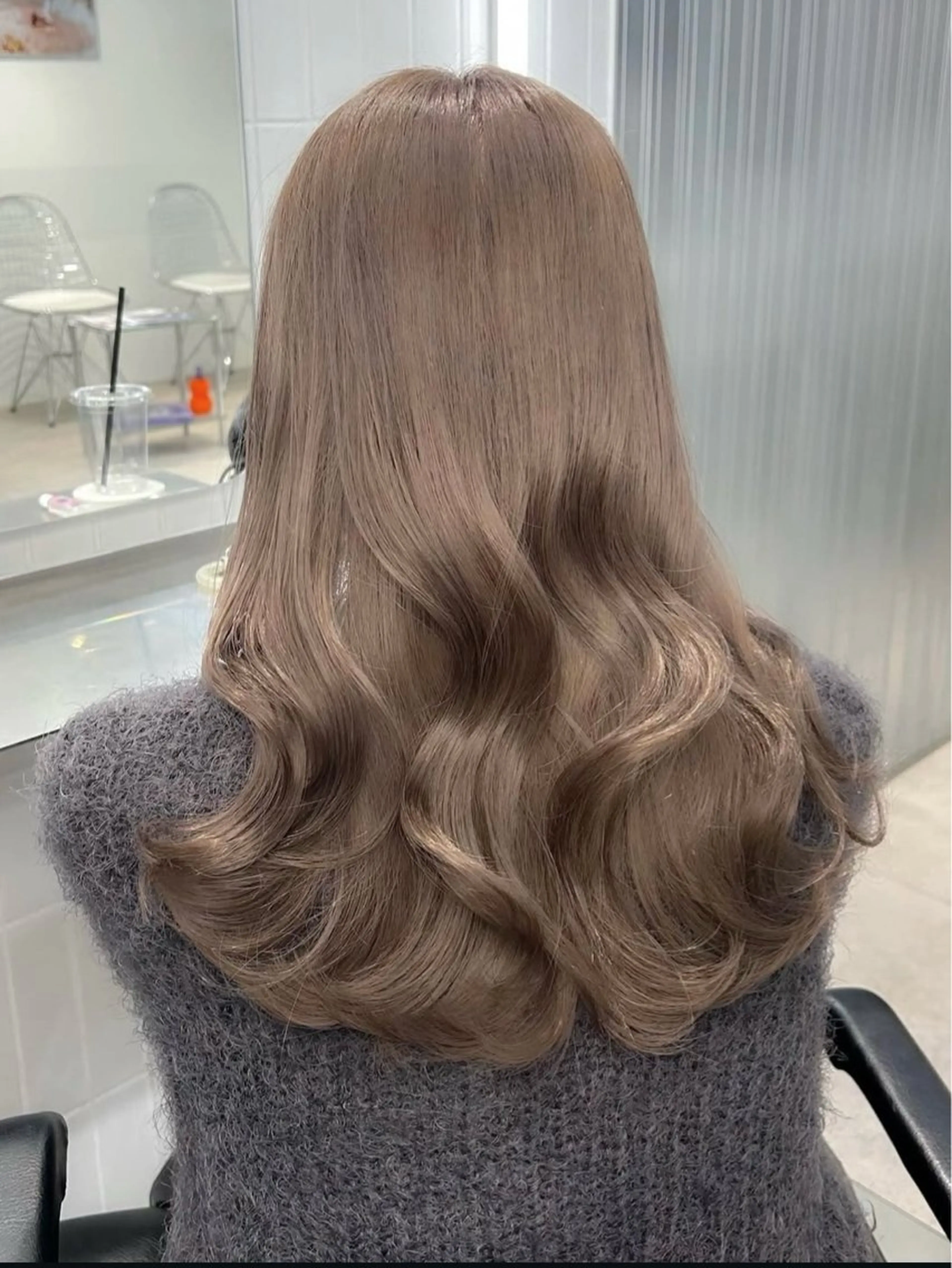 ロング カラー ベージュカラー ミルクティーベージュ ヘアカラー 表参道/ハイライト バレイヤージュのヘアスタイル