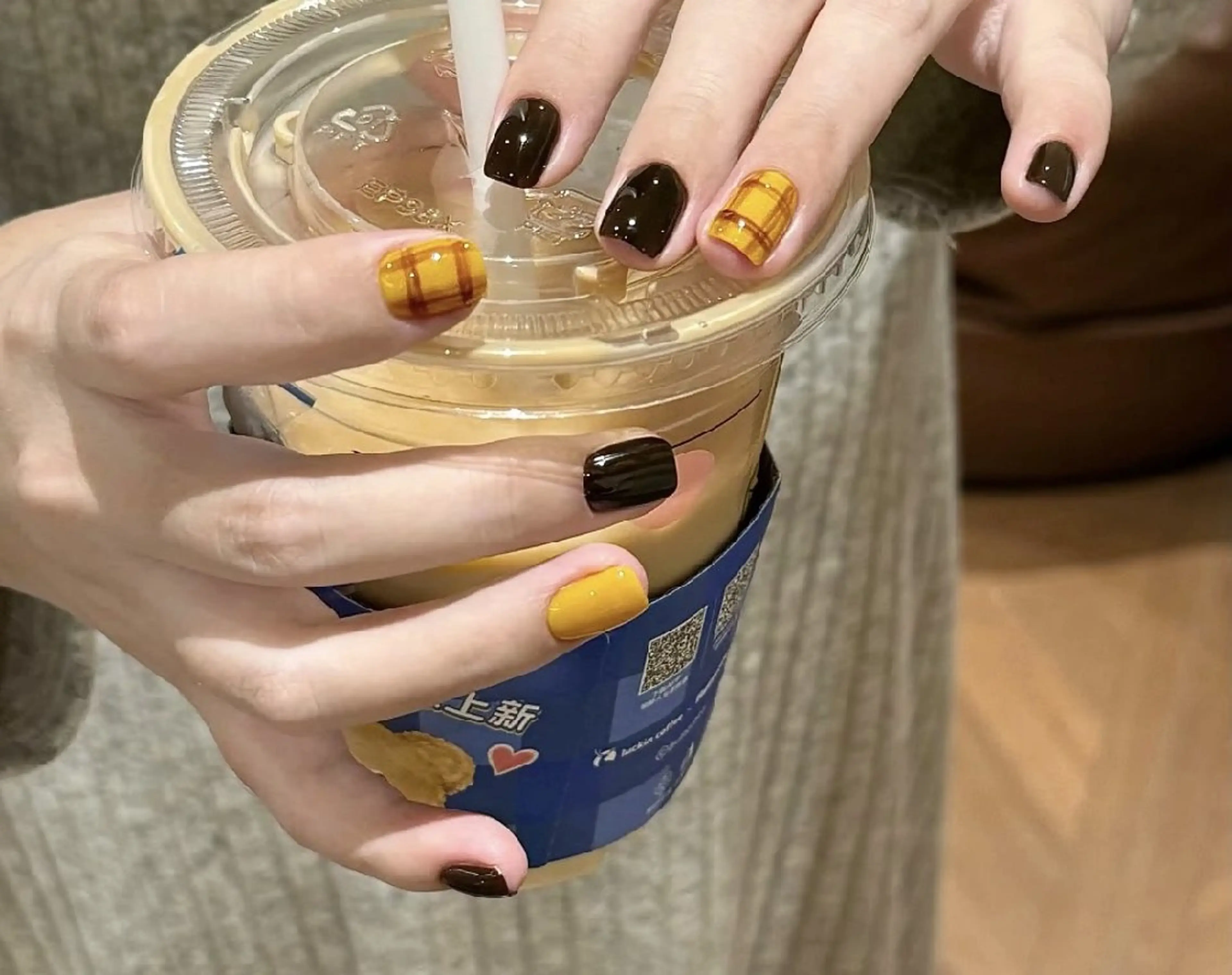 ネイル チークネイル 長さ出し フレンチネイル ジェルネイル キラキラネイル ハンドネイル UM Nail Salonのネイルデザイン