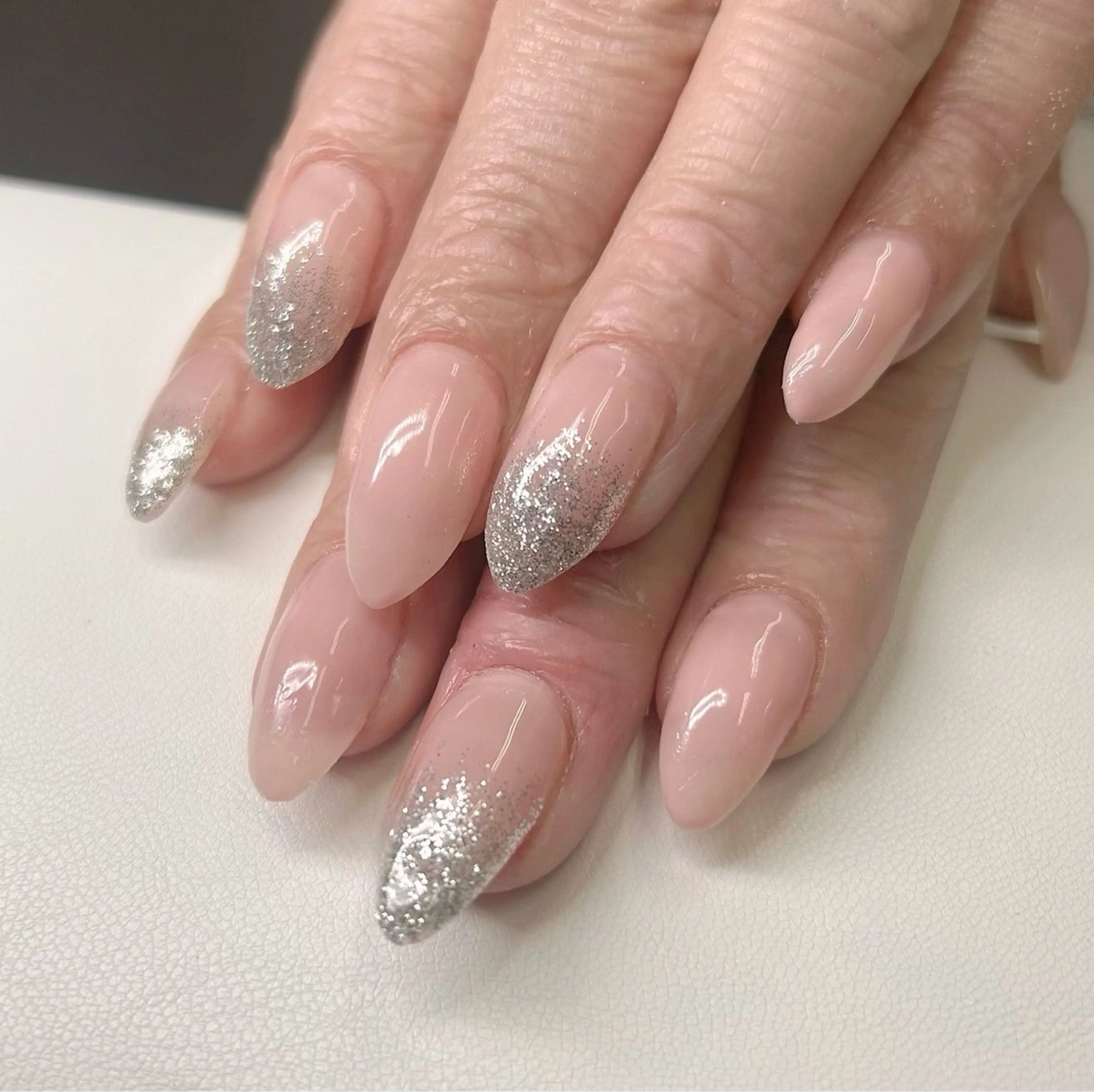 ネイル グラデーション ラメ(グリッター) ラメグラデーション ワンカラーネイル LOARY所属・LOARY 五日市店のネイルデザイン