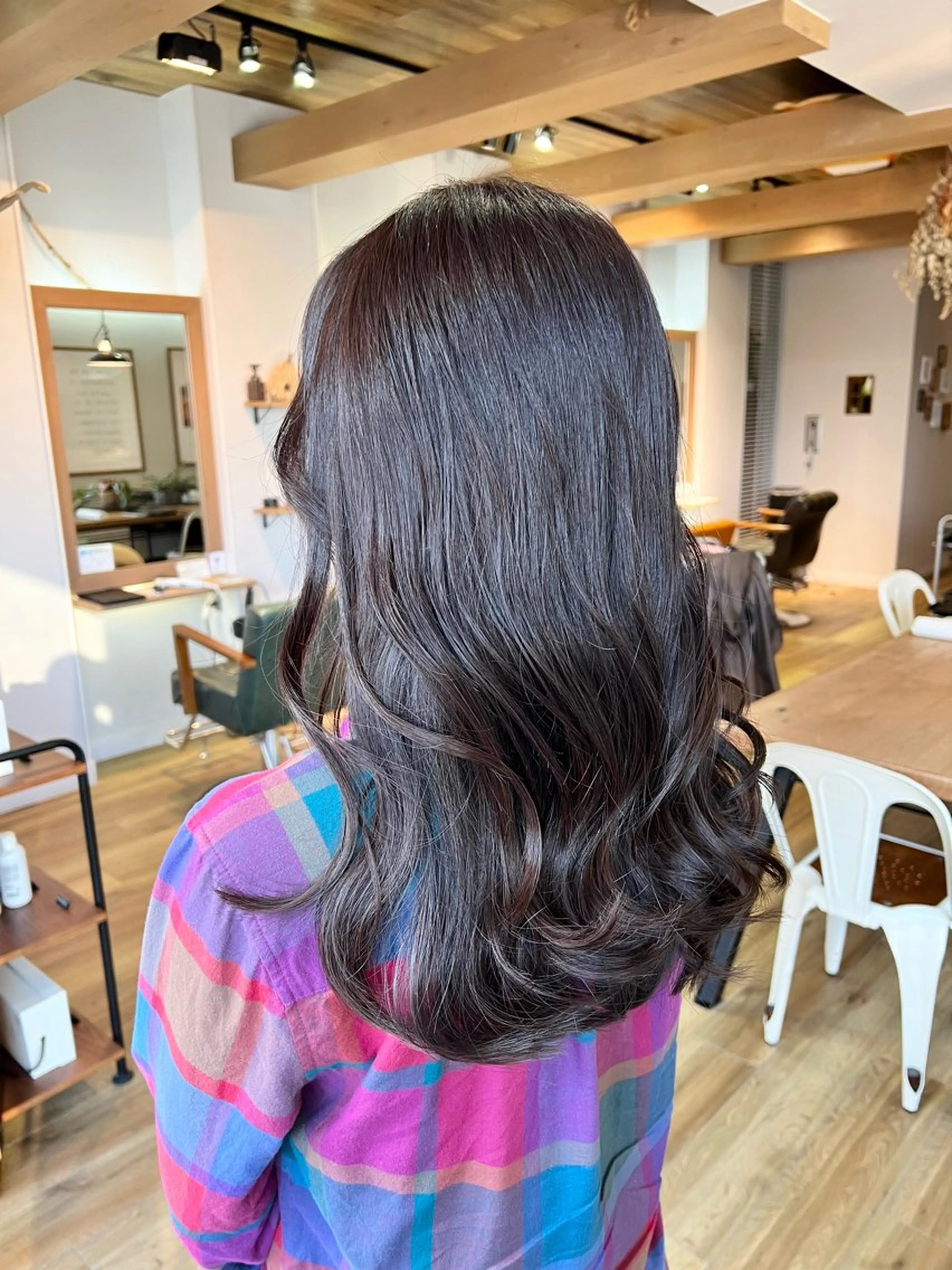 ロング カラー アッシュ ブリーチ ラベンダーカラー ラベンダーアッシュ ヘアカラー トリートメント ツキダテ ユイのヘアスタイル