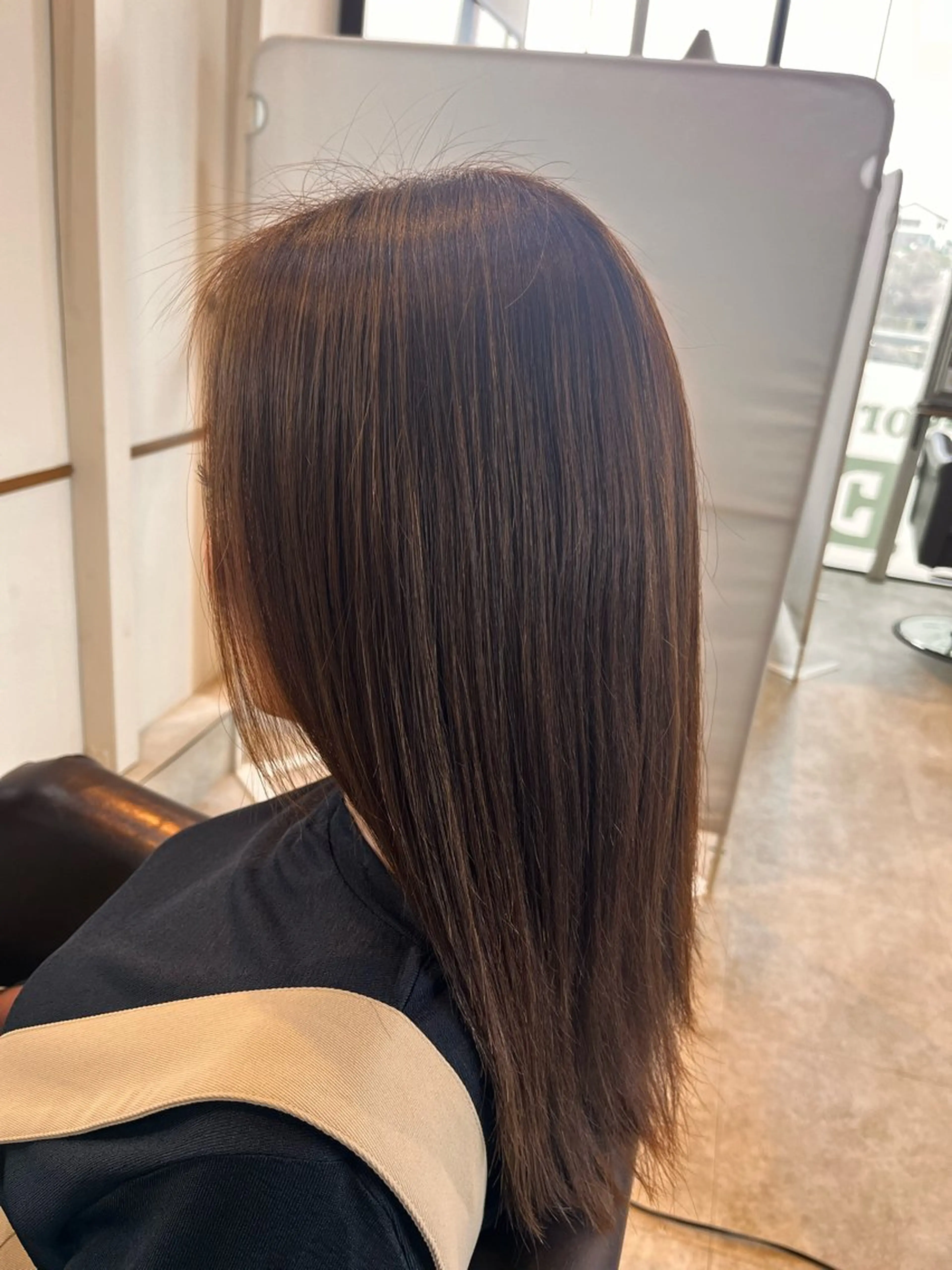 セミロング カラー グレージュ ハイライトカラー ハイライト 大石 藍のヘアスタイル