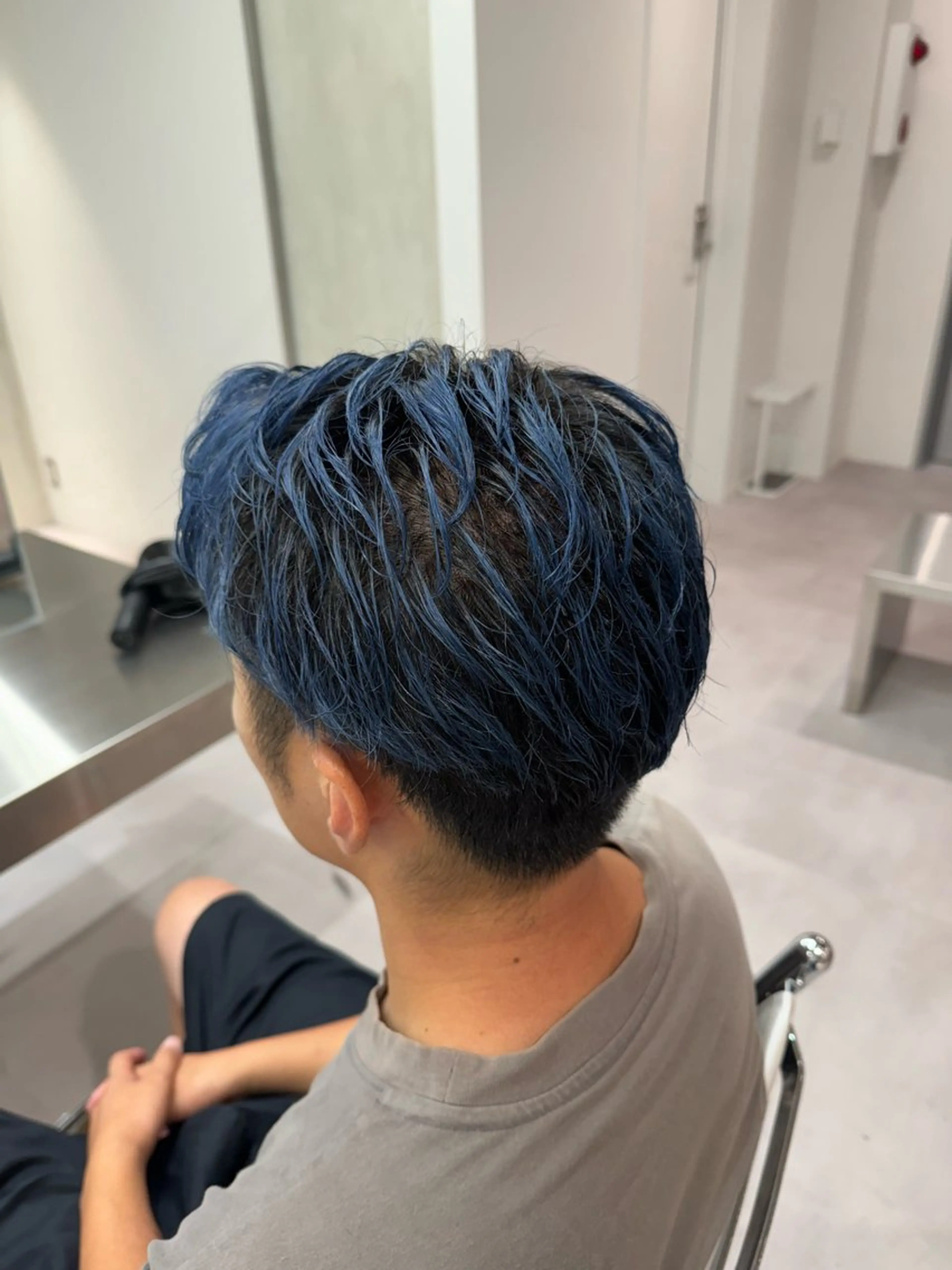 ショート カラー メンズ ブルーカラー ブリーチ/パーマ特化 片平和寿のヘアスタイル