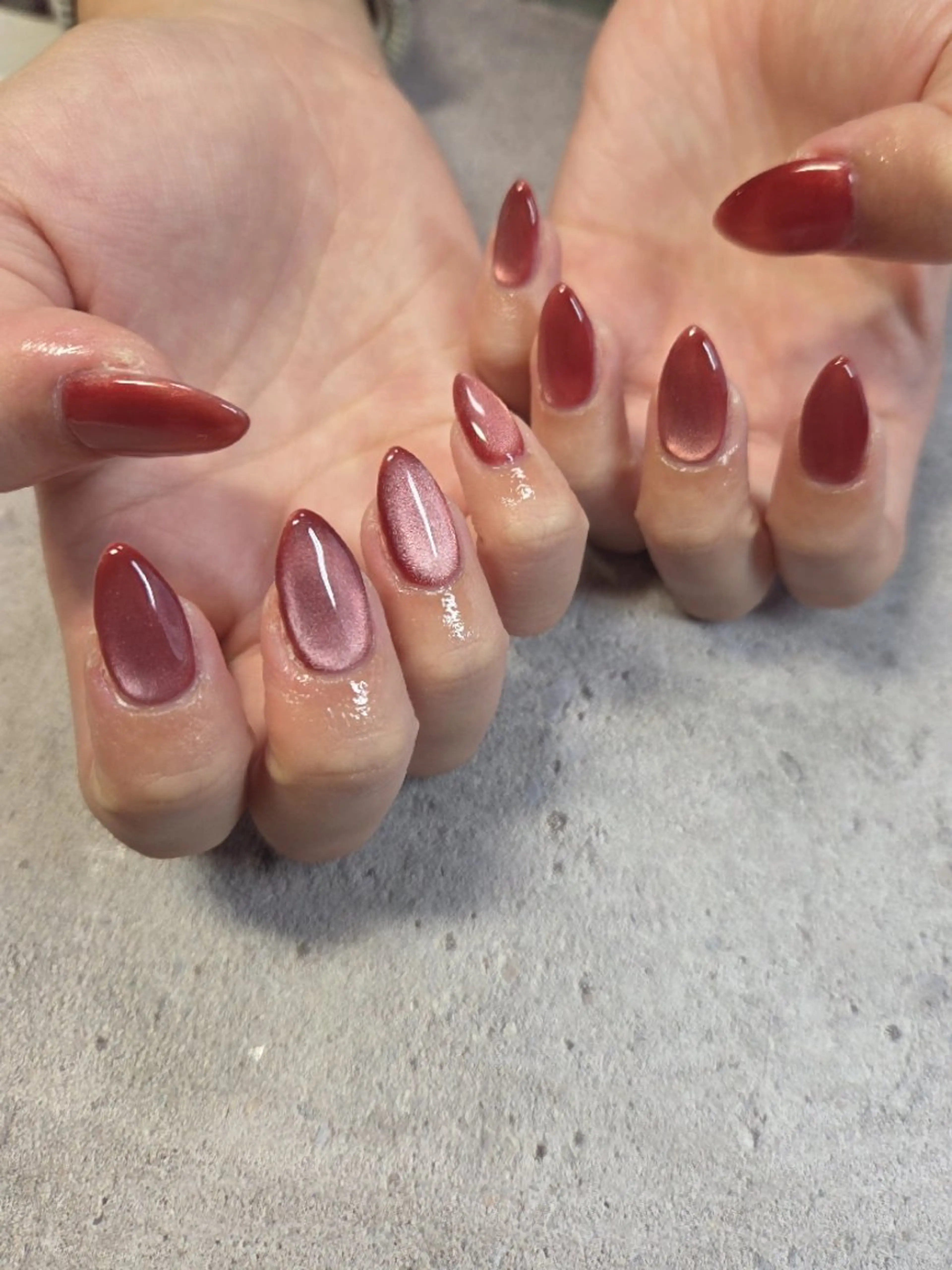 ネイル マグネットネイル オフィスネイル ワンカラーネイル 赤色 ハンドネイル flure de neige yukiのネイルデザイン