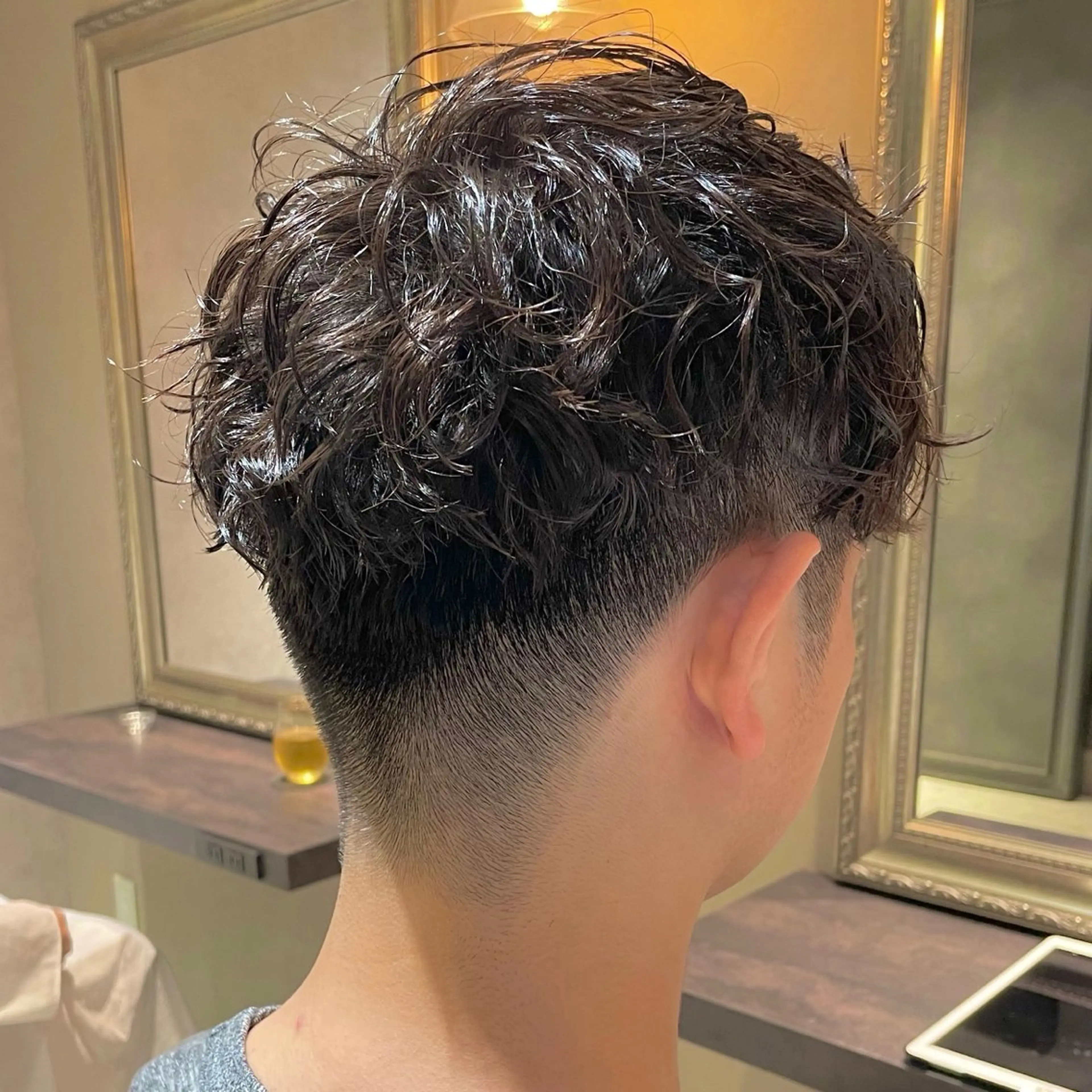 メンズのメンテナンスカット(2ブロックスタイルの刈り上げのカット)の写真