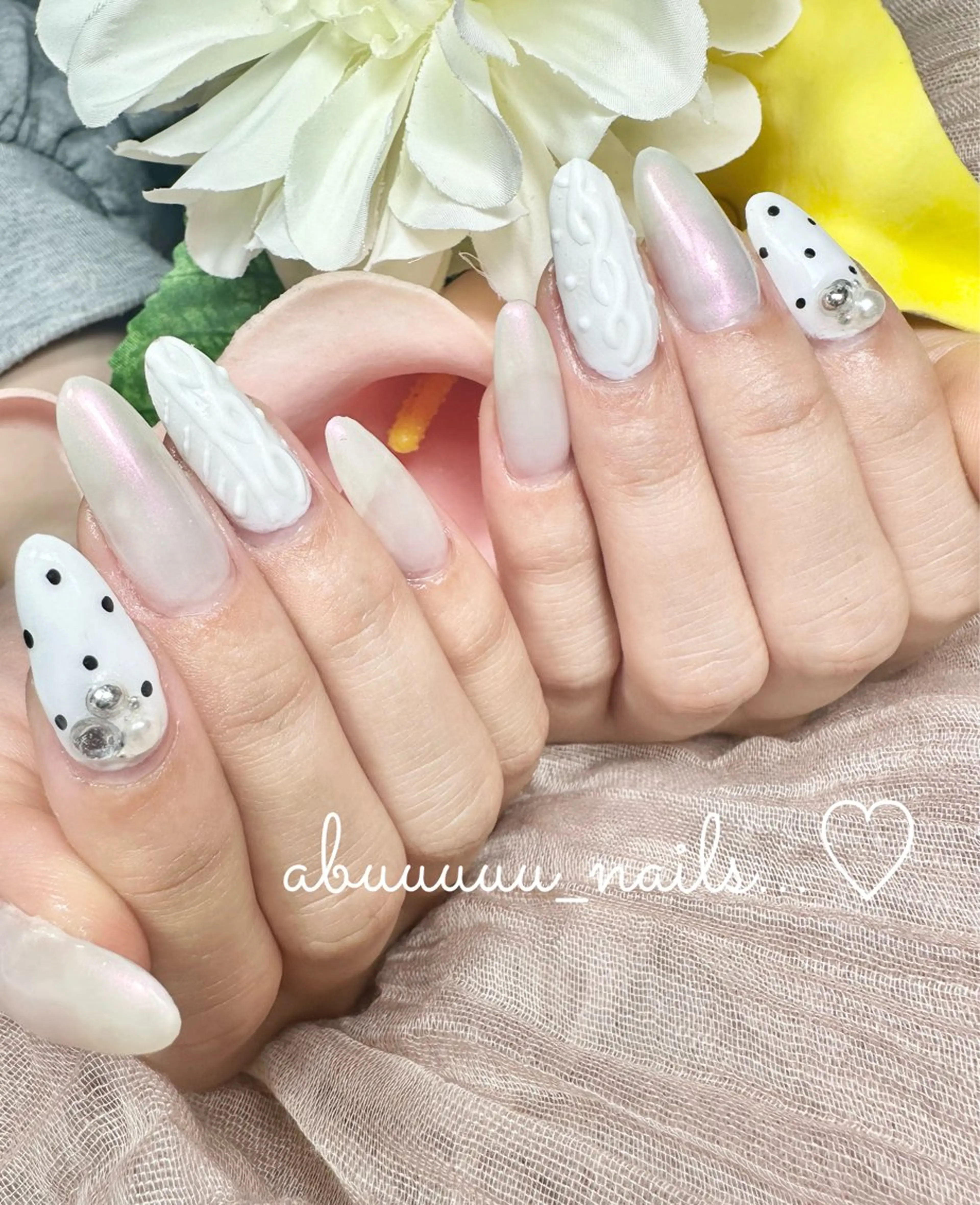 ネイル ドット ホワイト abuuuuu nailsのネイルデザイン