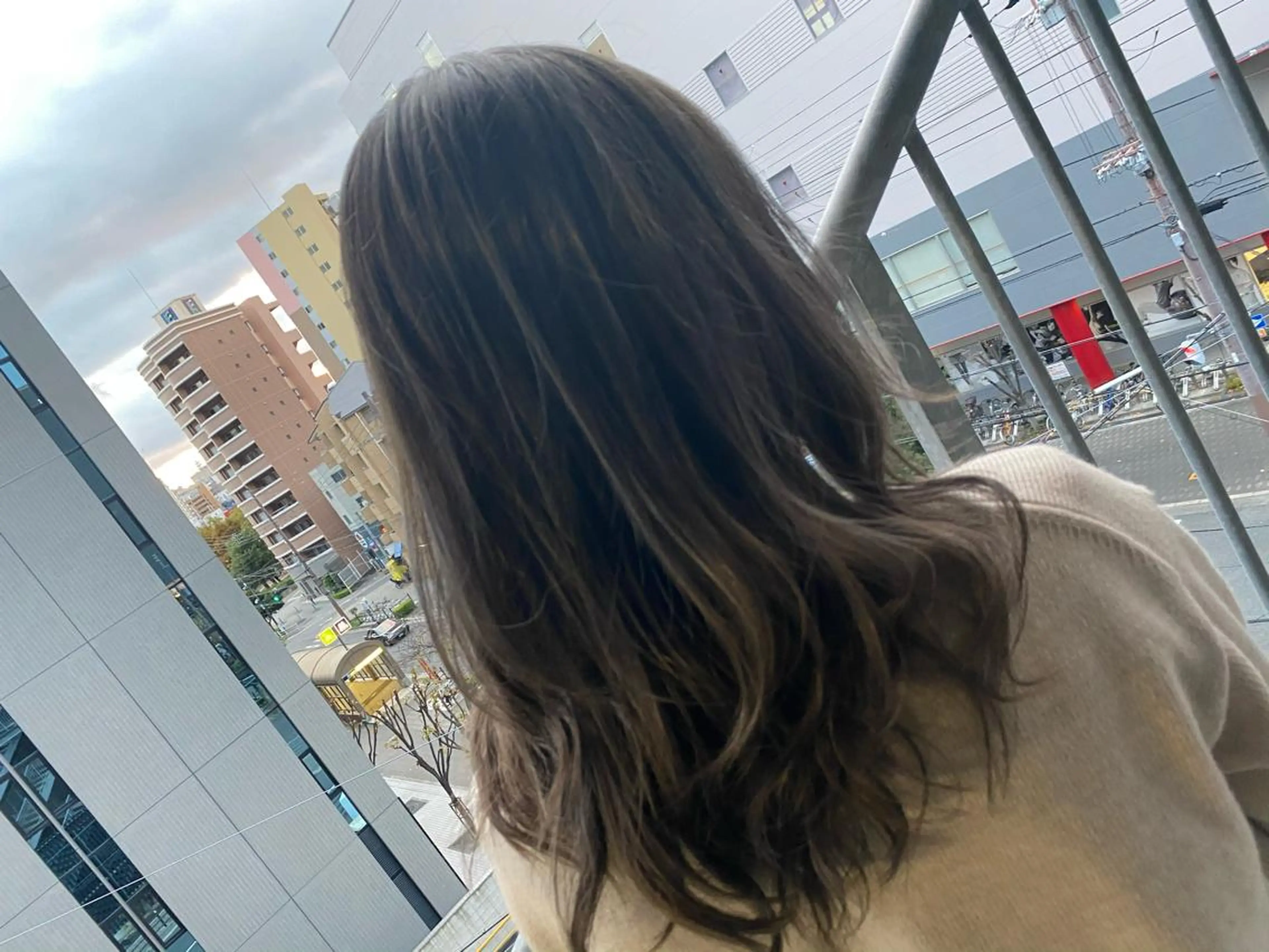 セミロング カラー カット トリートメント AVANCE京橋所属・ハイトーンヘア/ 島崎　タクミのヘアスタイル