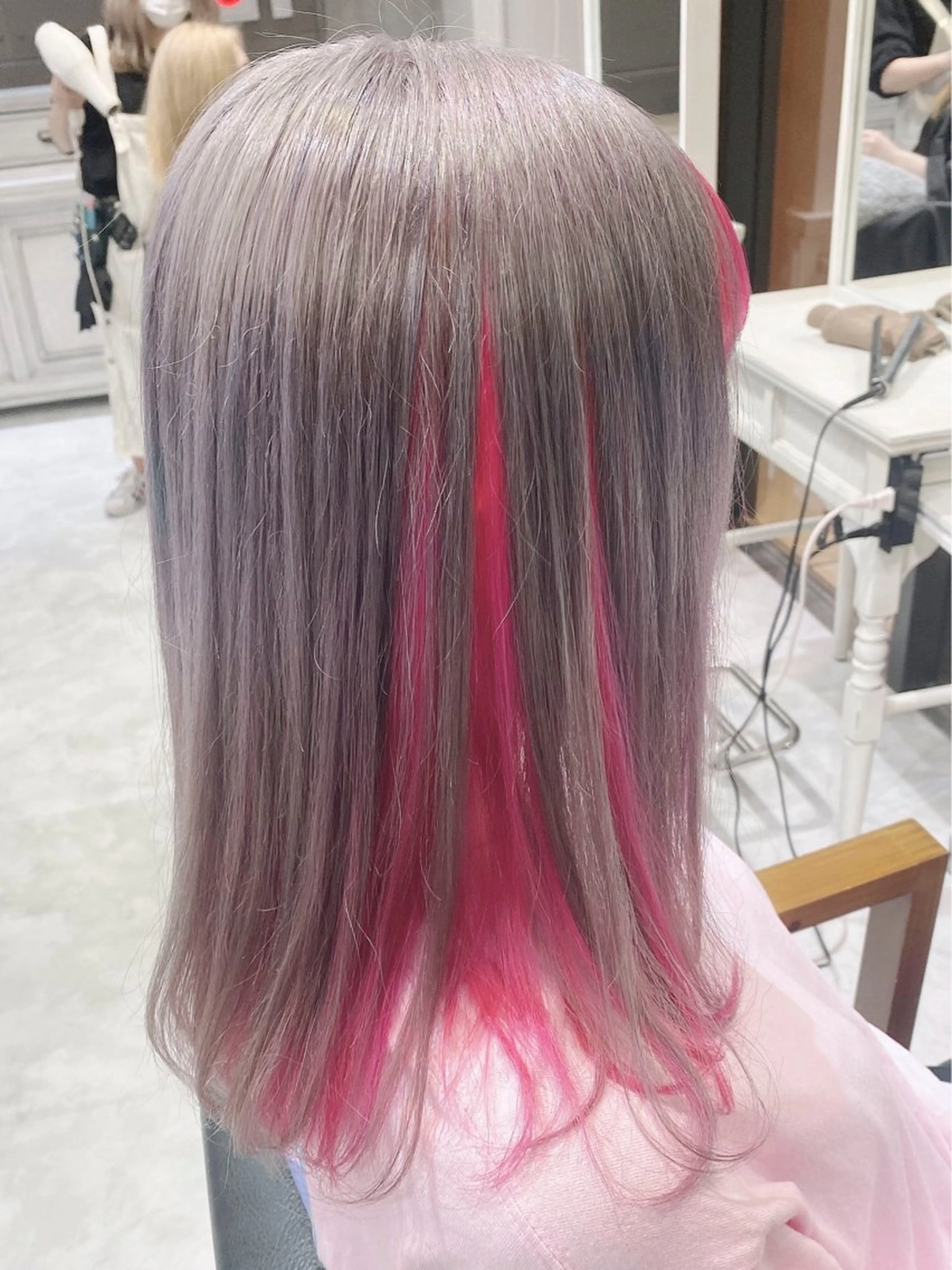 ロング カラー ヘアアレンジ ブリーチ ケアブリーチ 透明感カラー デザインカラー ハイトーンカラー 𝐑𝐈𝐍𝐊𝐀 🐷🖤のヘアスタイル