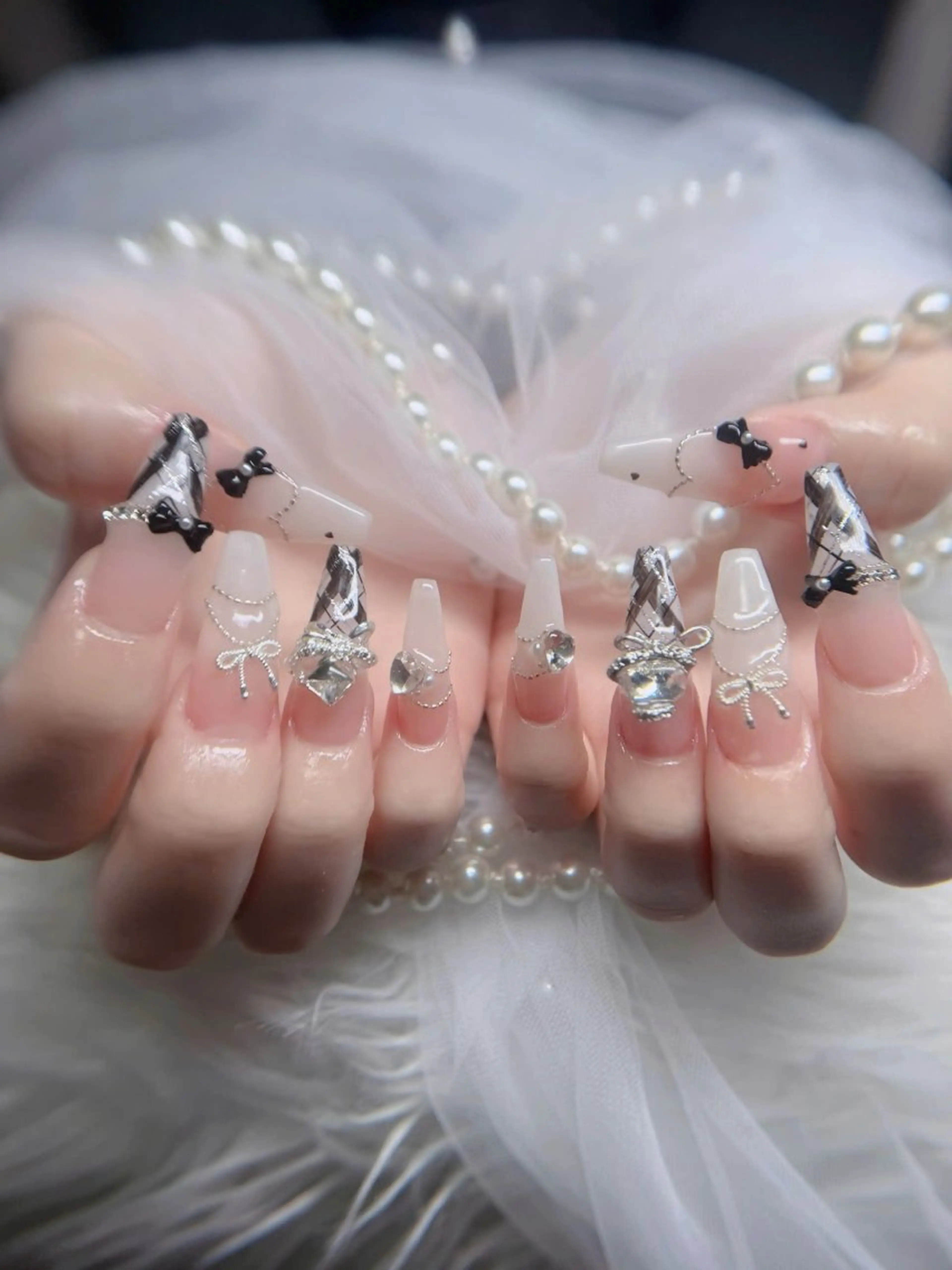 ネイル オーロラネイル フレンチネイル ジェルネイル ハロウィン 韓国ネイル ハンドネイル H.baby Nail Salonのネイルデザイン