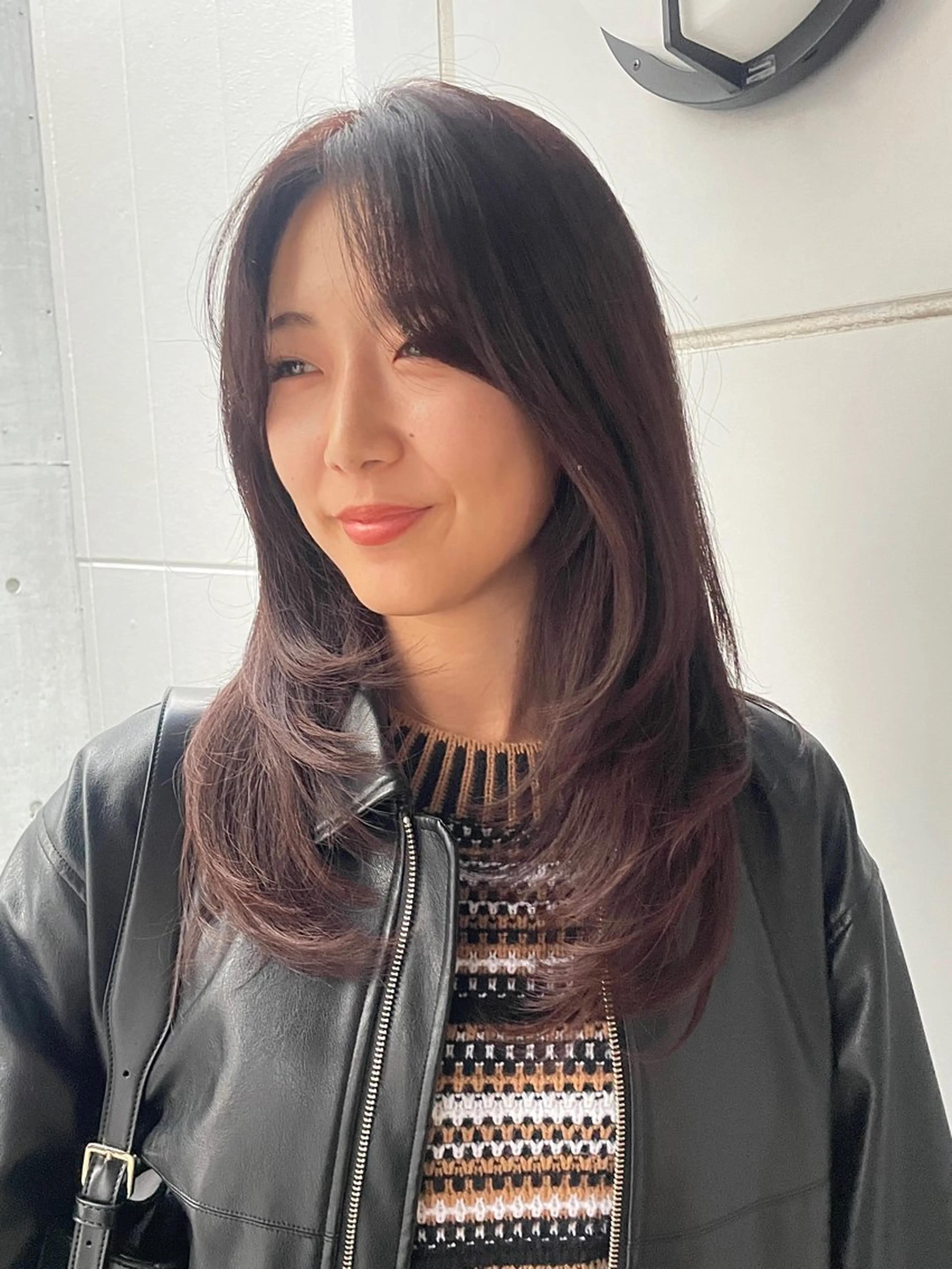 ミディアム カラー カット ヘアカラー トリートメント RIN／韓国ヘア レイヤーカットのヘアスタイル