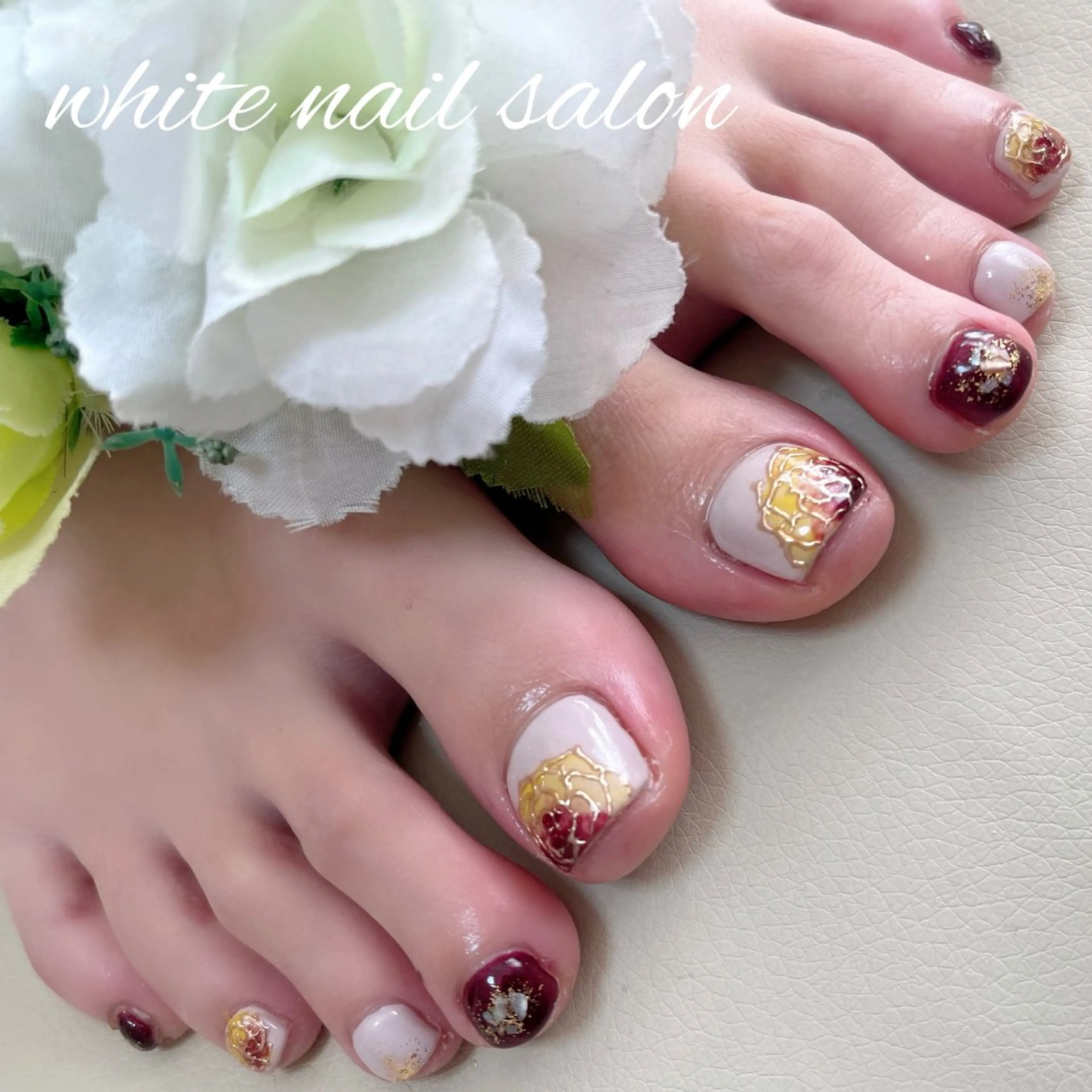 ネイル ラメ(グリッター) フットネイル white nail salonのネイルデザイン