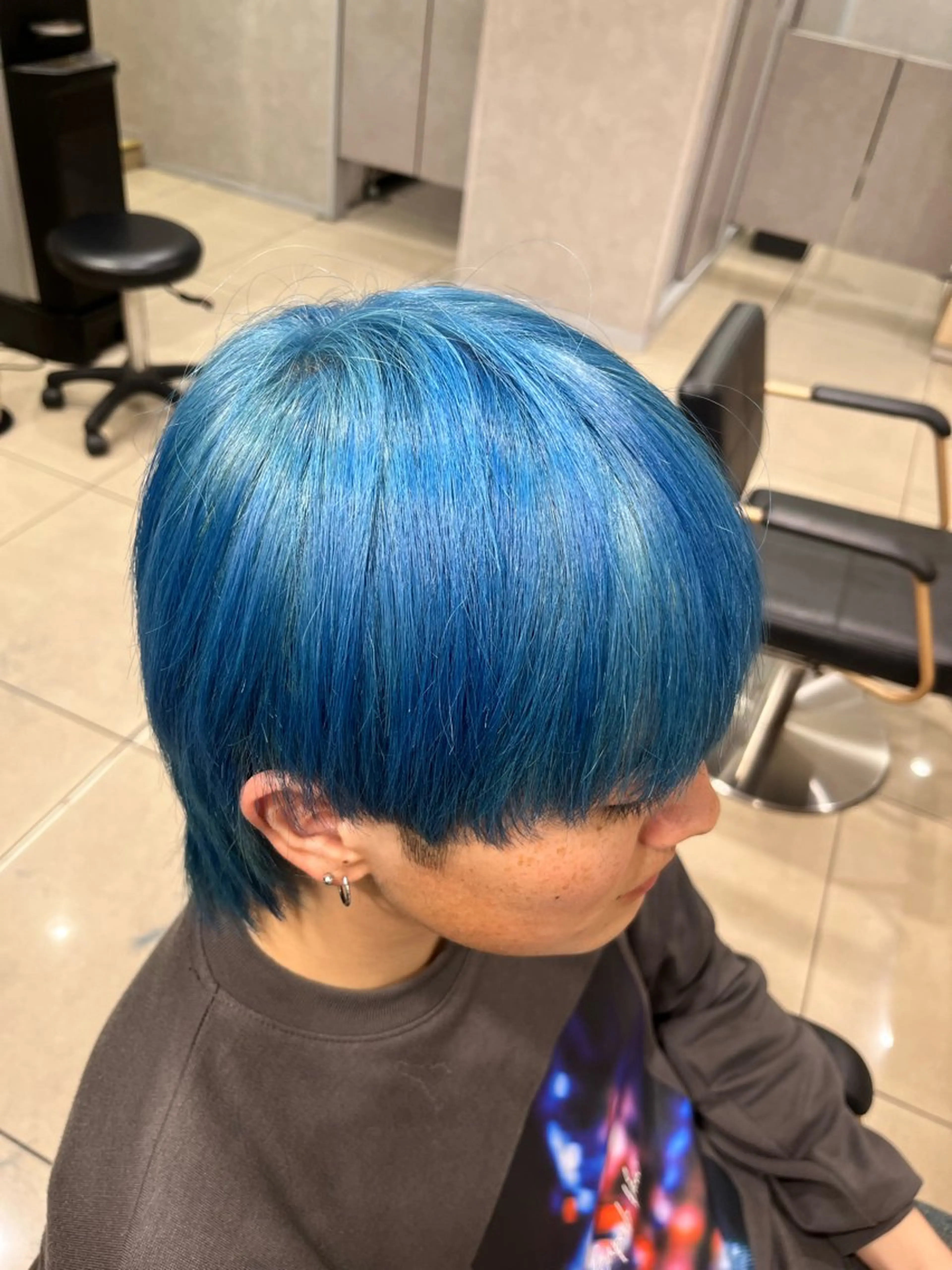 カラー メンズ ブルーカラー カット ヘアカラー 巖本 真希のヘアスタイル