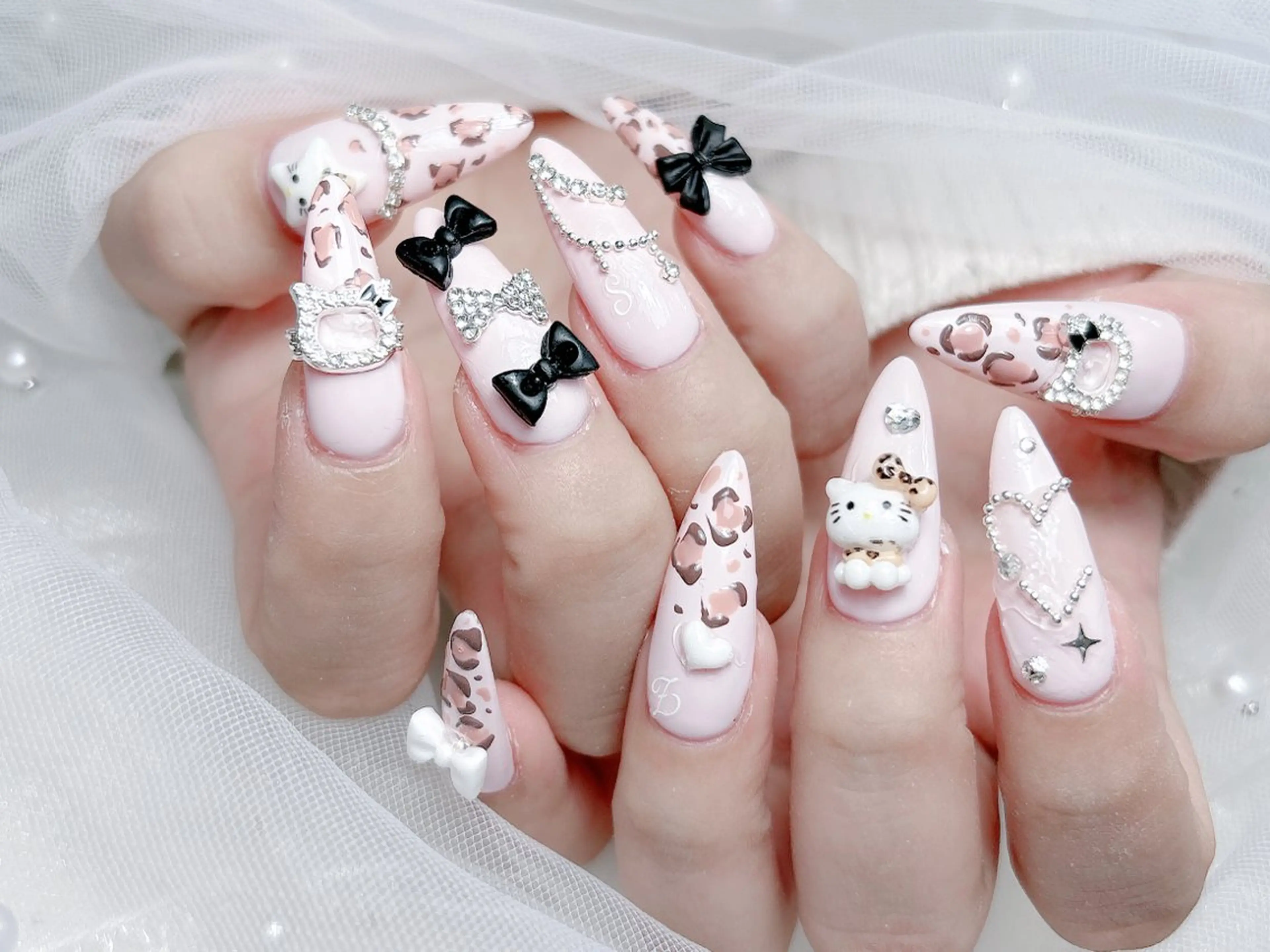 ネイル キラキラネイル スカルプネイル ハンドネイル MoMoA Nail ネイル長さ出し専門店のネイルデザイン