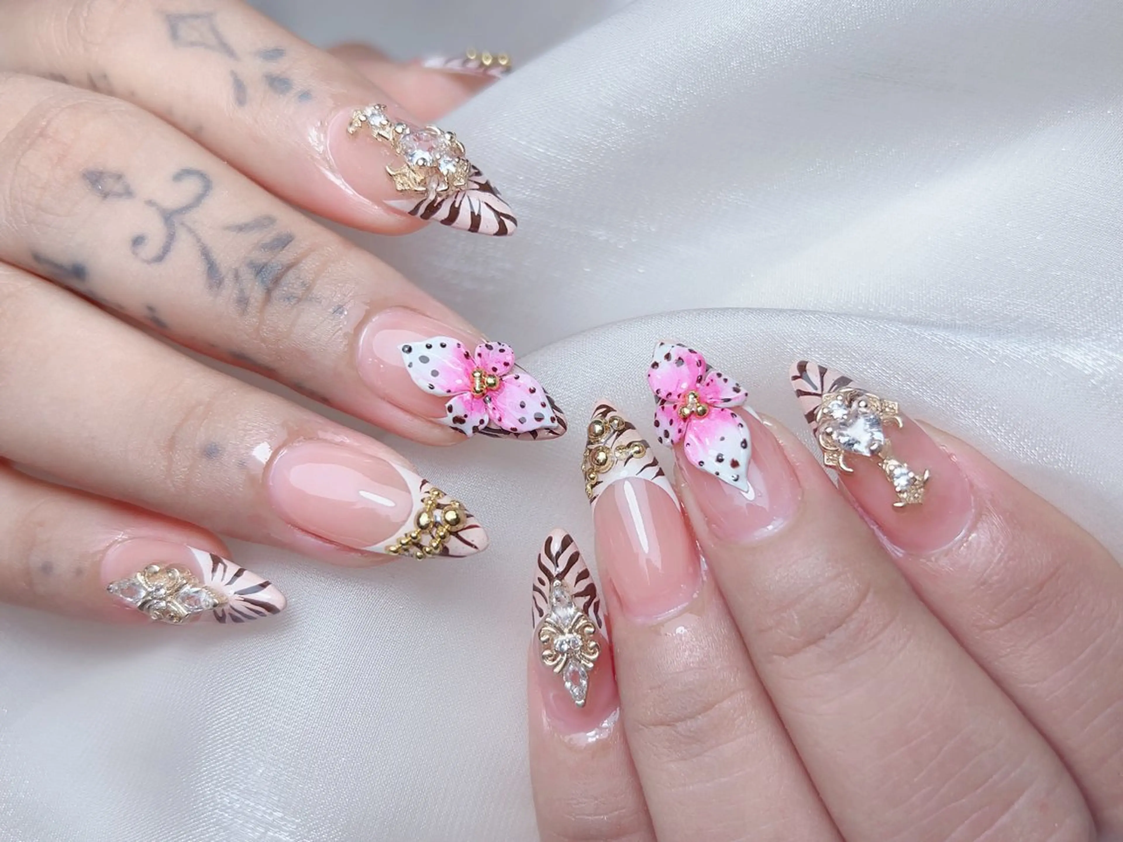 ネイル M🌷nail 長さだし専門店のネイルデザイン