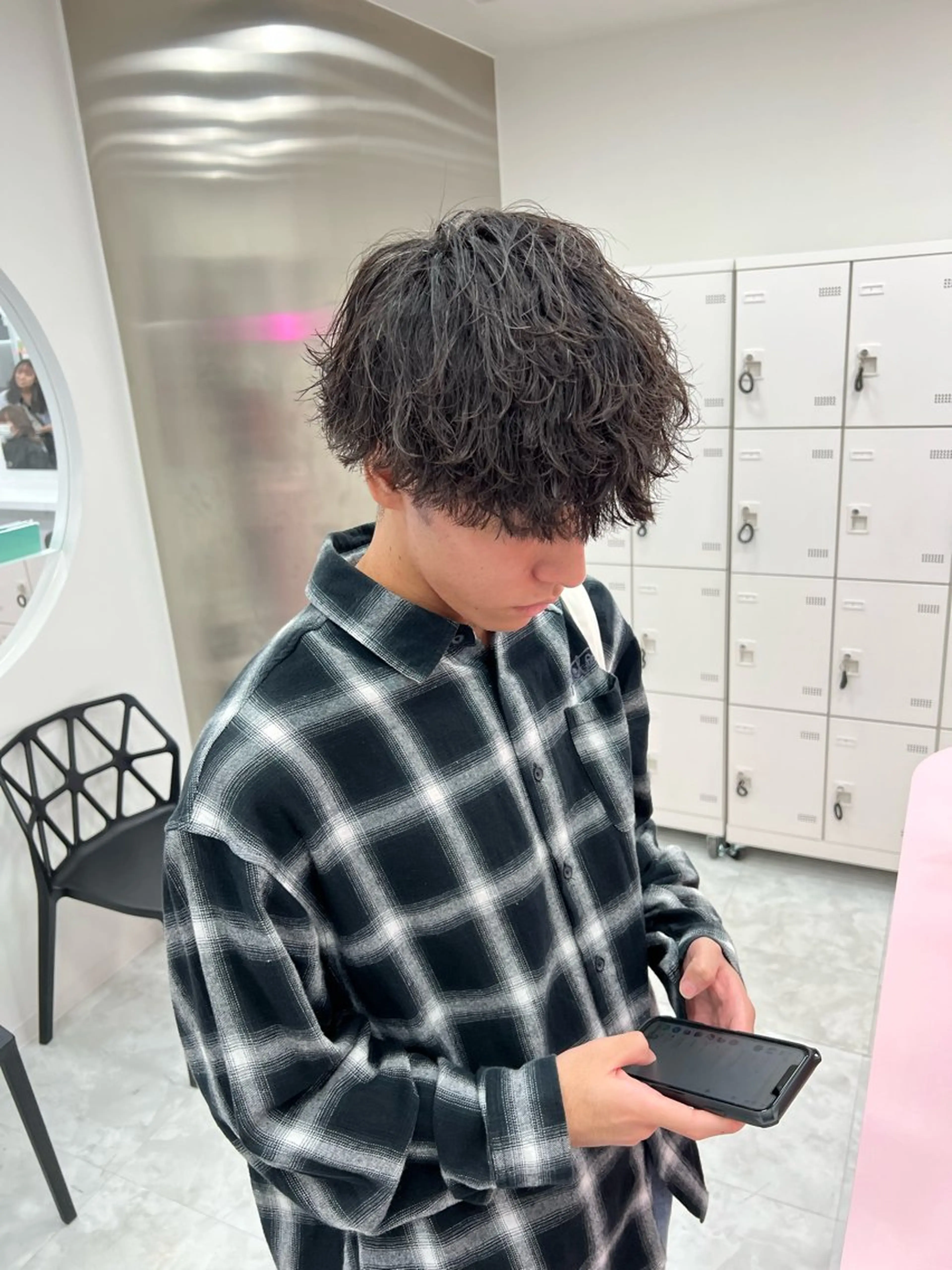 ミディアム パーマ メンズ ミディアムパーマ センターパート メンズ韓国風 韓国マッシュ マッシュウルフ カット ヘアカラー トリートメント ヘッドスパ ヘアセット トレンド/レイヤー うる艶🪞CANDYのヘアスタイル