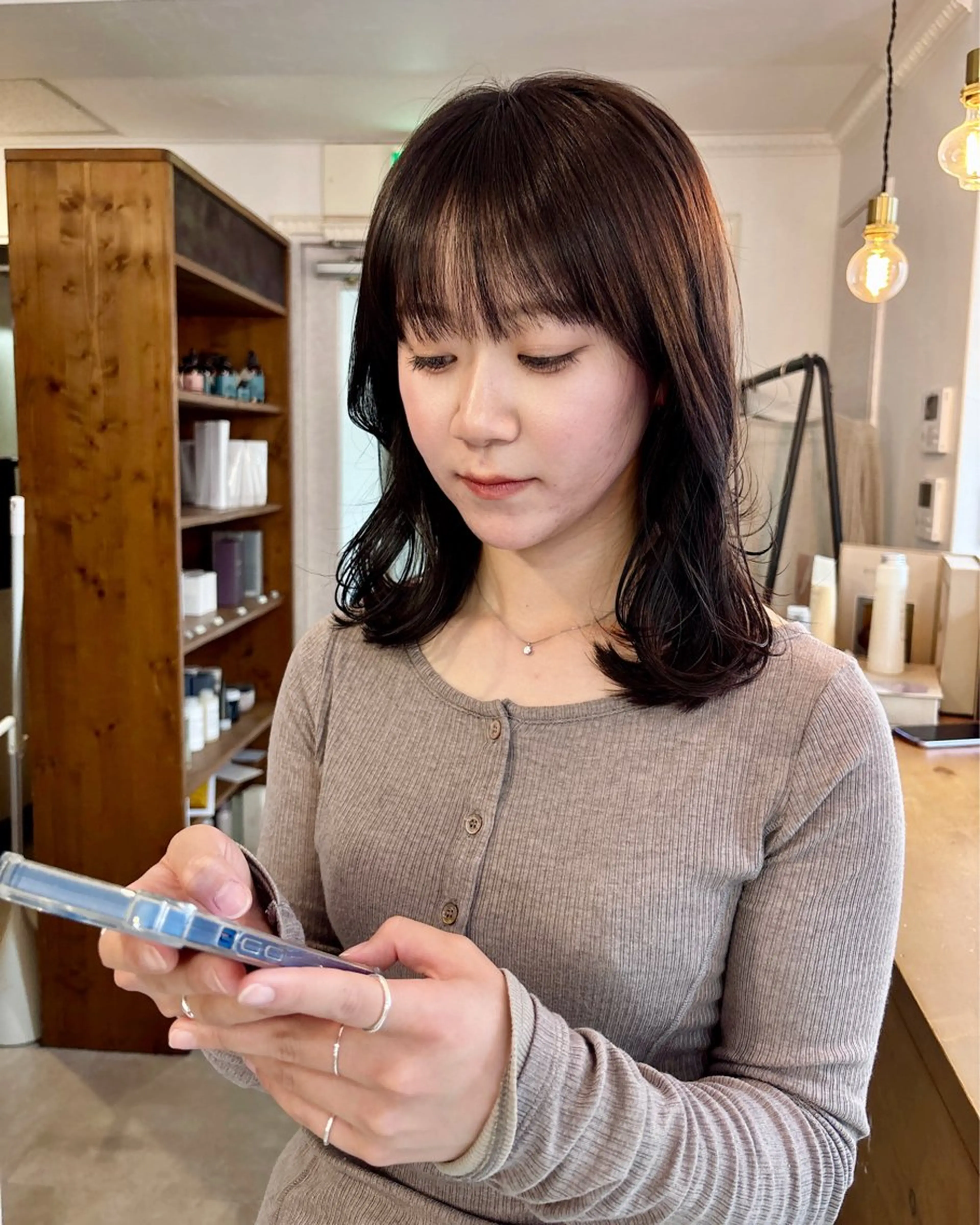 ミディアム カット ヘアカラー SALT WATER所属・南堀江ハイトーン ×カットMIKU🍒のヘアスタイル