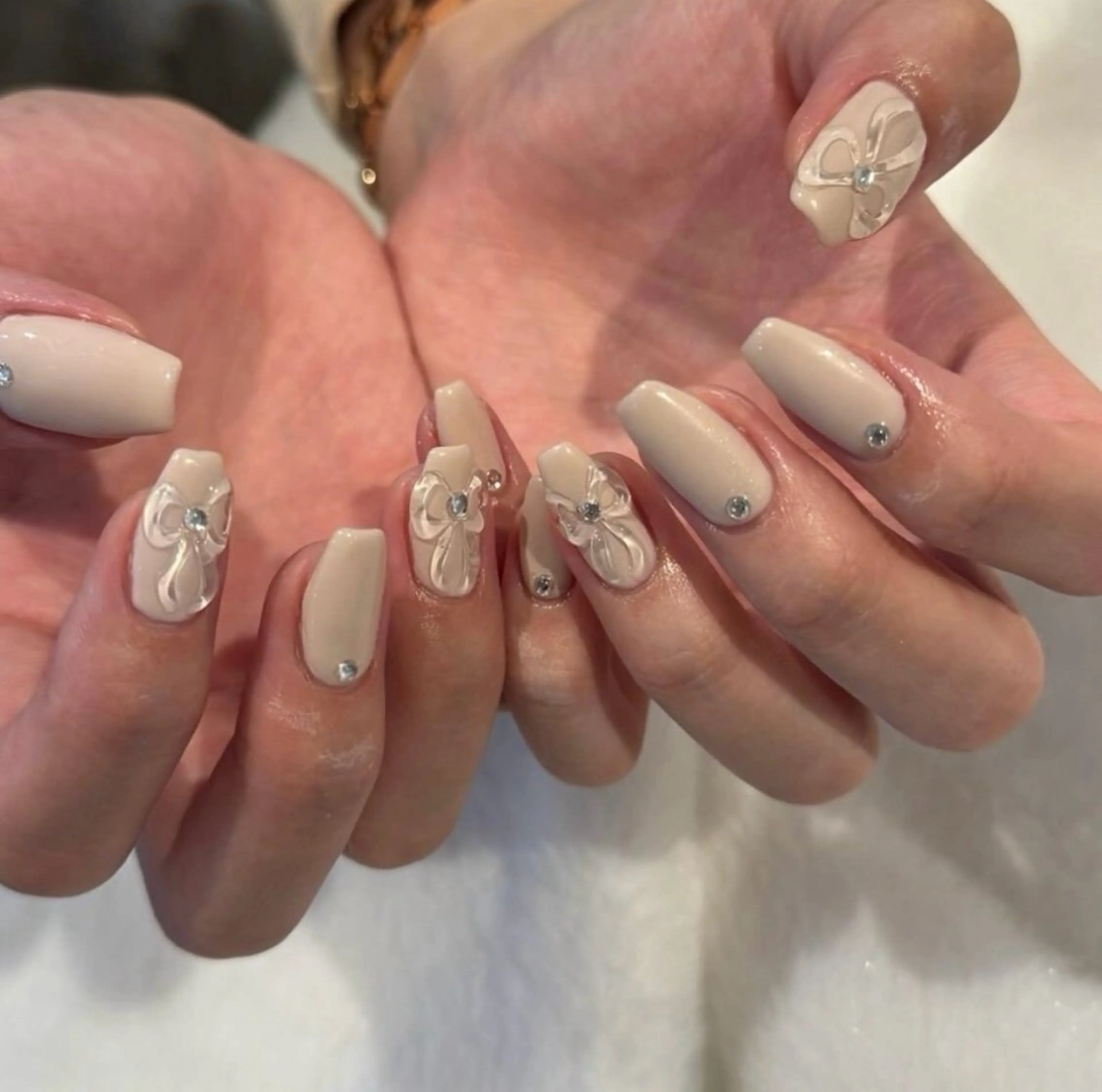 【HAND】ワンカラー＋リボンぷっくりart 2本🤍🌟 ¥7,900の写真