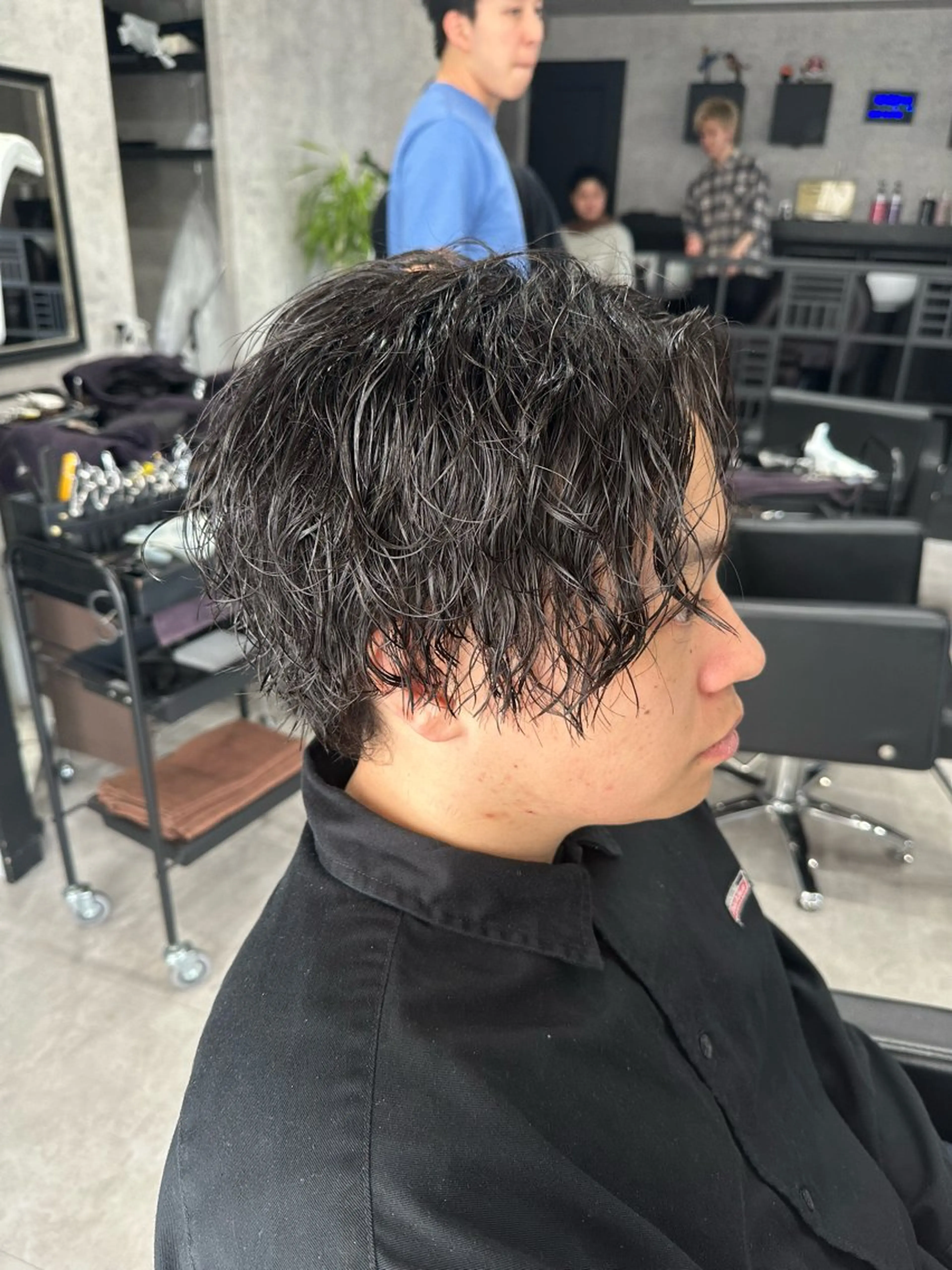 ショート パーマ メンズ センターパート メンズパーマ ツイストスパイラルパーマ スパイラルパーマ カット 「パーマ指名No1 🥇」小日向悠のヘアスタイル