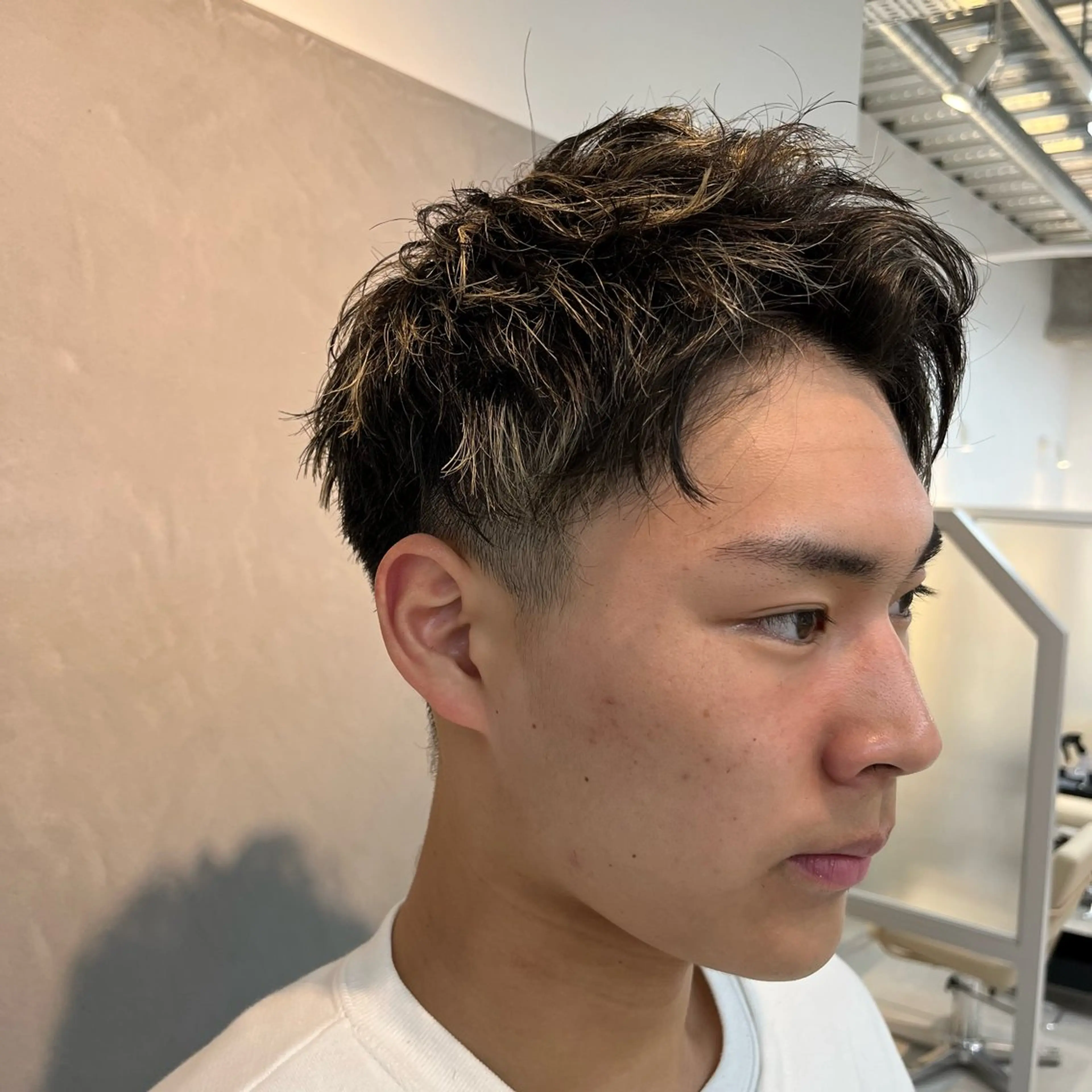 ショート メンズ メンズハイライト ハイライト カット 恒松 大毅のヘアスタイル