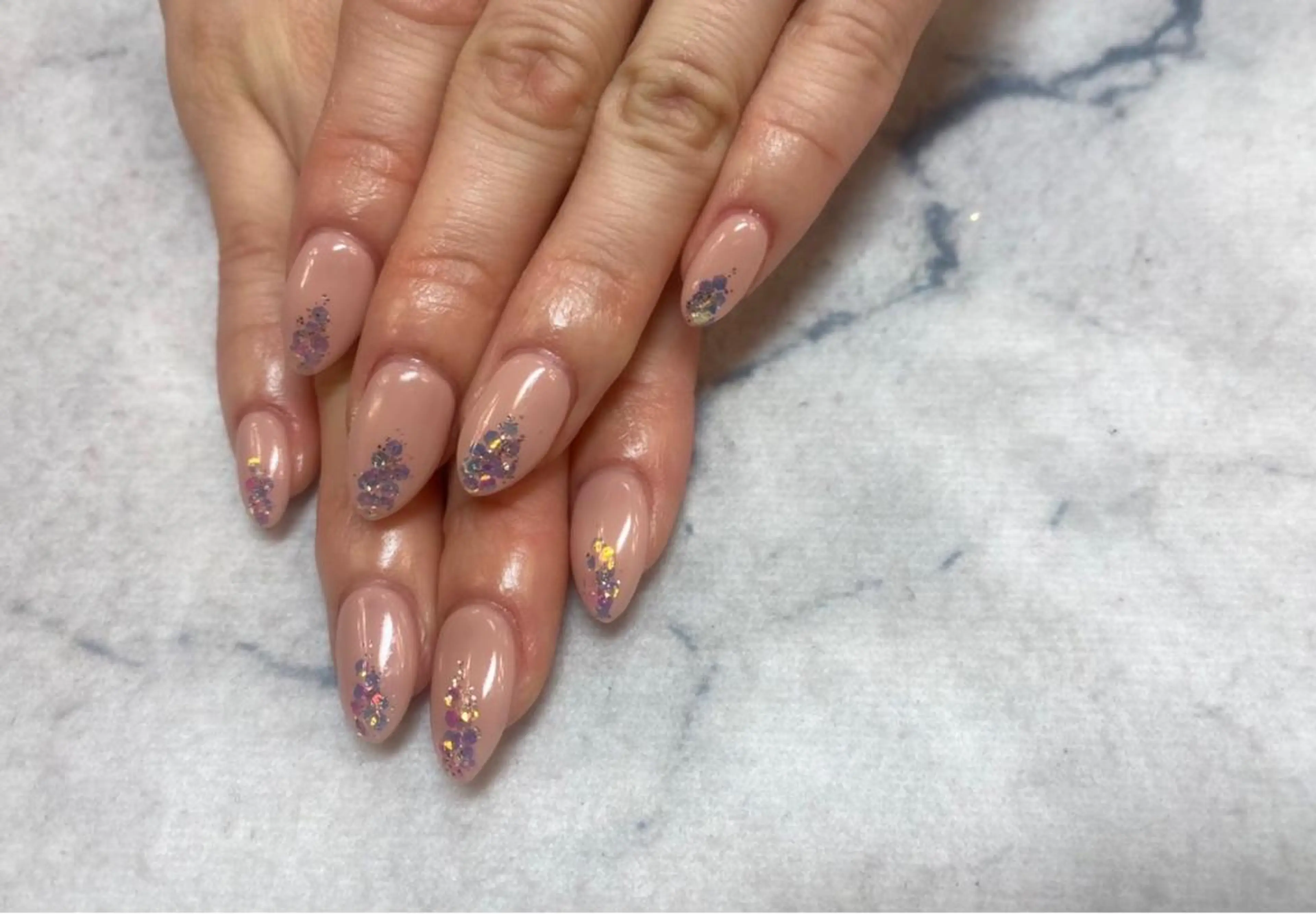 ネイル ネイルリボン 受付スタッフのネイルデザイン