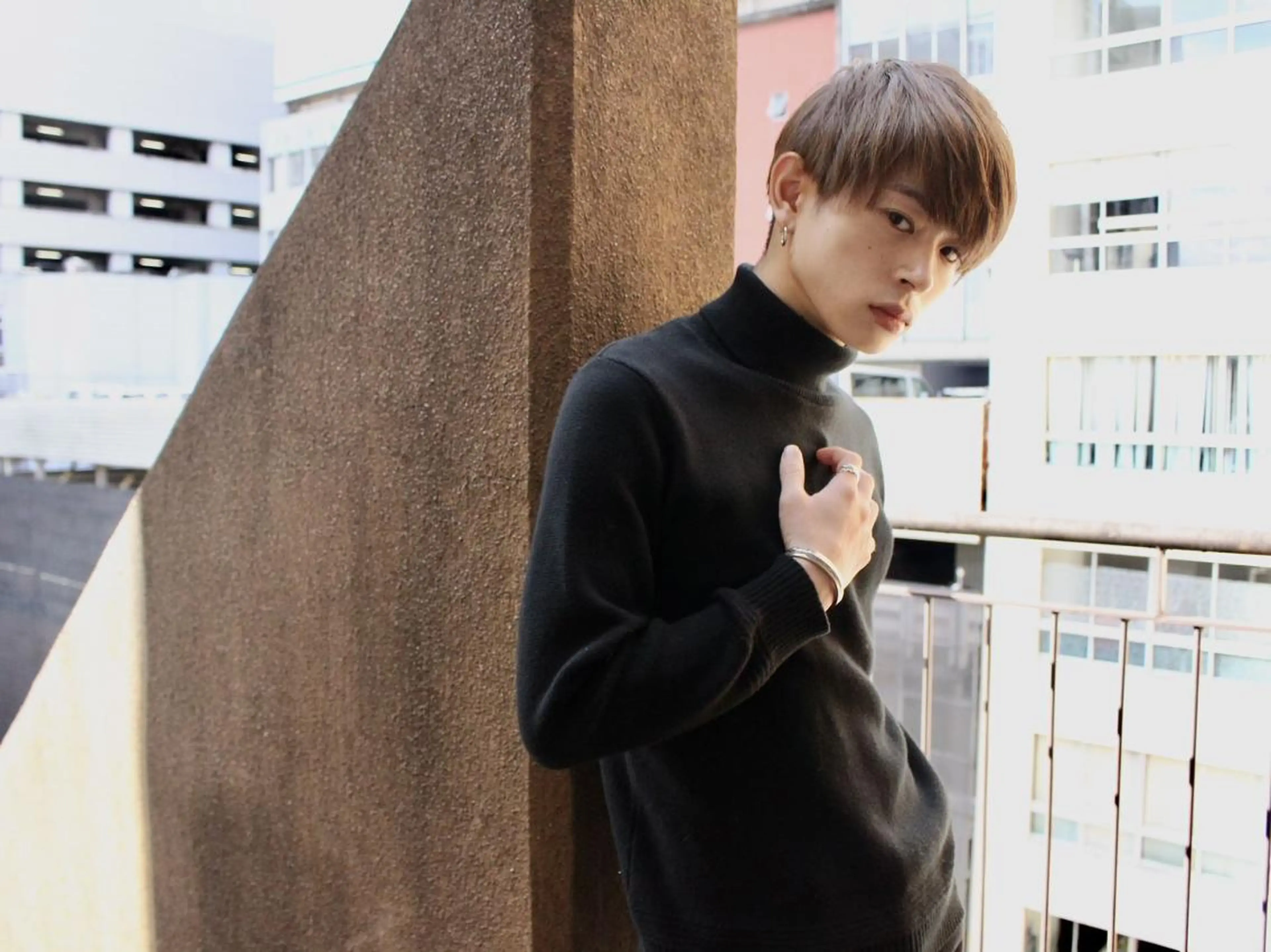 ショート カラー メンズ オールバック アップバング メンズブリーチ センターパート コンマヘア カット ヘアカラー N° rico 名駅のヘアスタイル