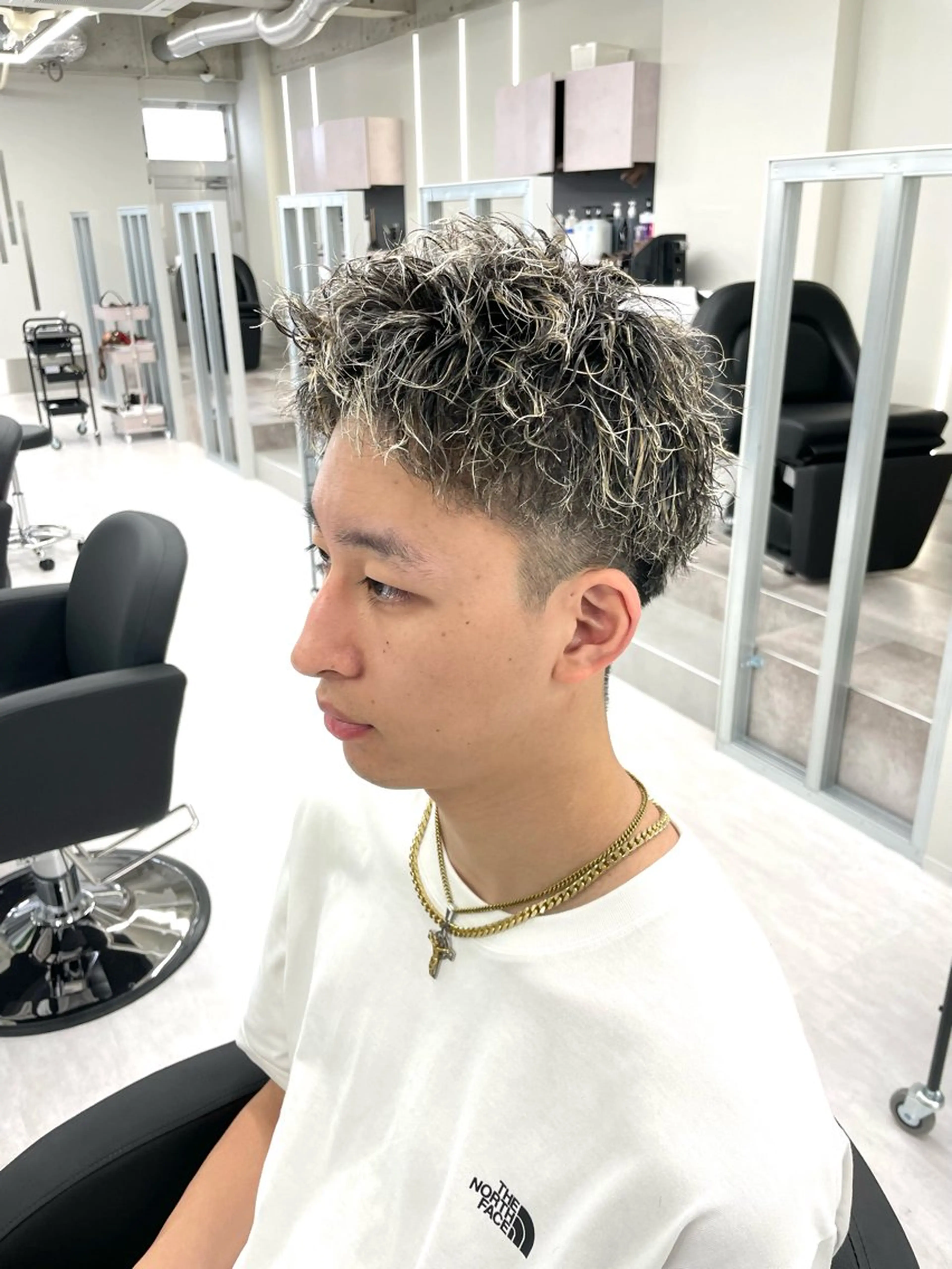 ショート カラー パーマ メンズ メンズハイライト ハイライトカラー ハイライト カット ヘアカラー パーマ 福永速人 /メンズパーマのヘアスタイル