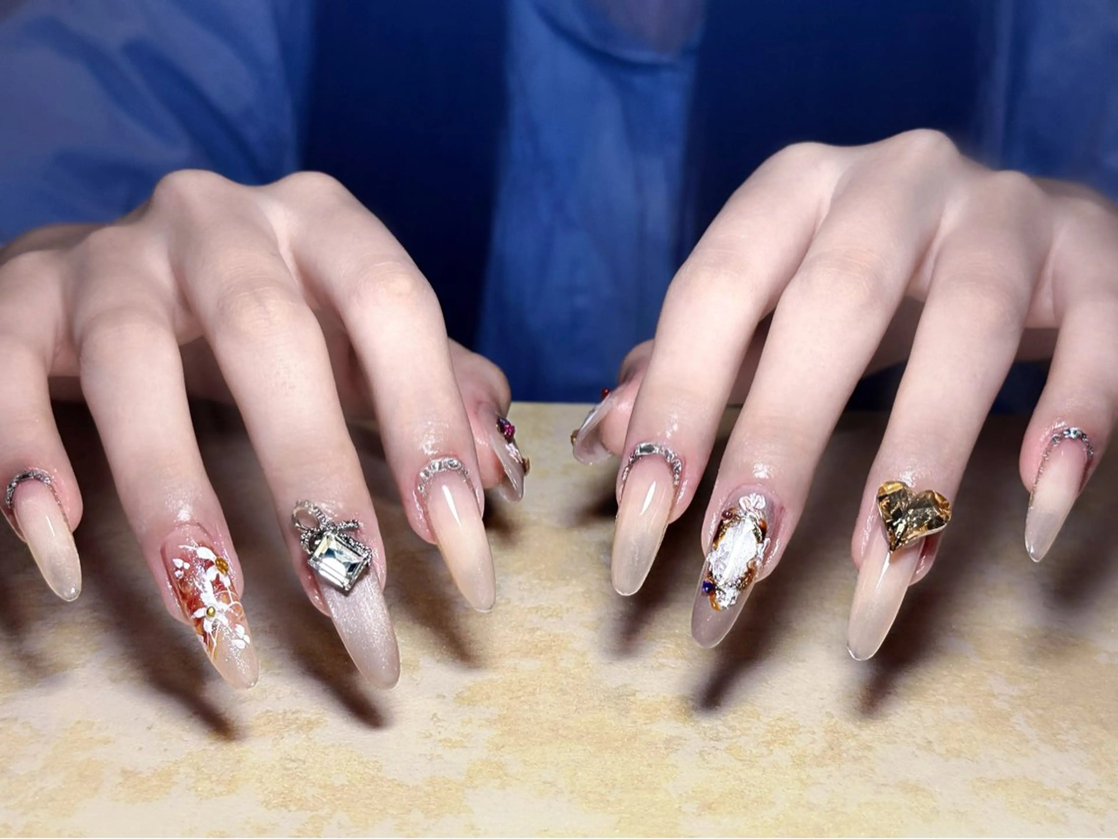 ネイル ハンドネイル LI XINLUのネイルデザイン