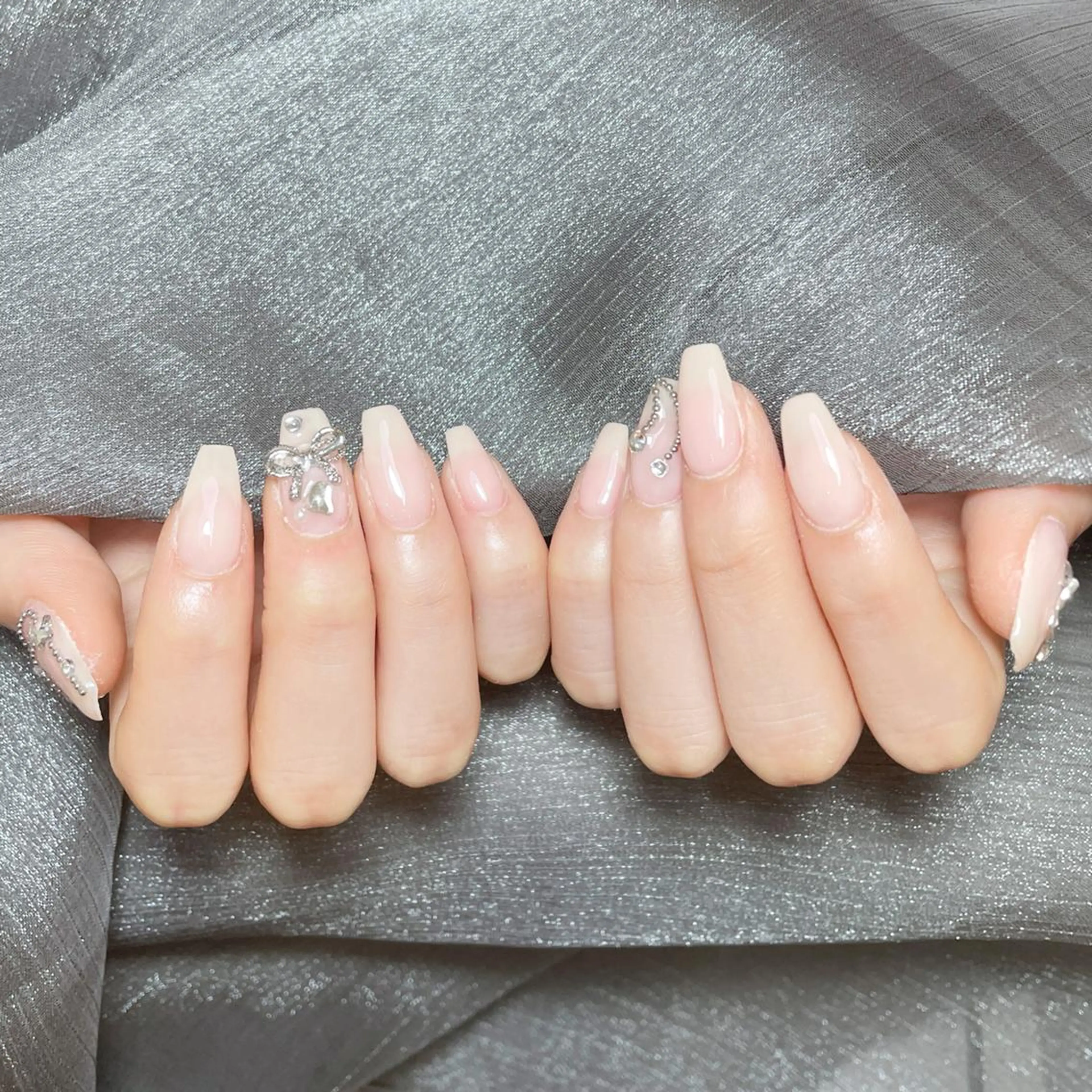 ネイル アートネイル オーロラネイル ガーリー キラキラネイル 韓国ネイル ハンドネイル DIANMOND NAIL🌸のネイルデザイン