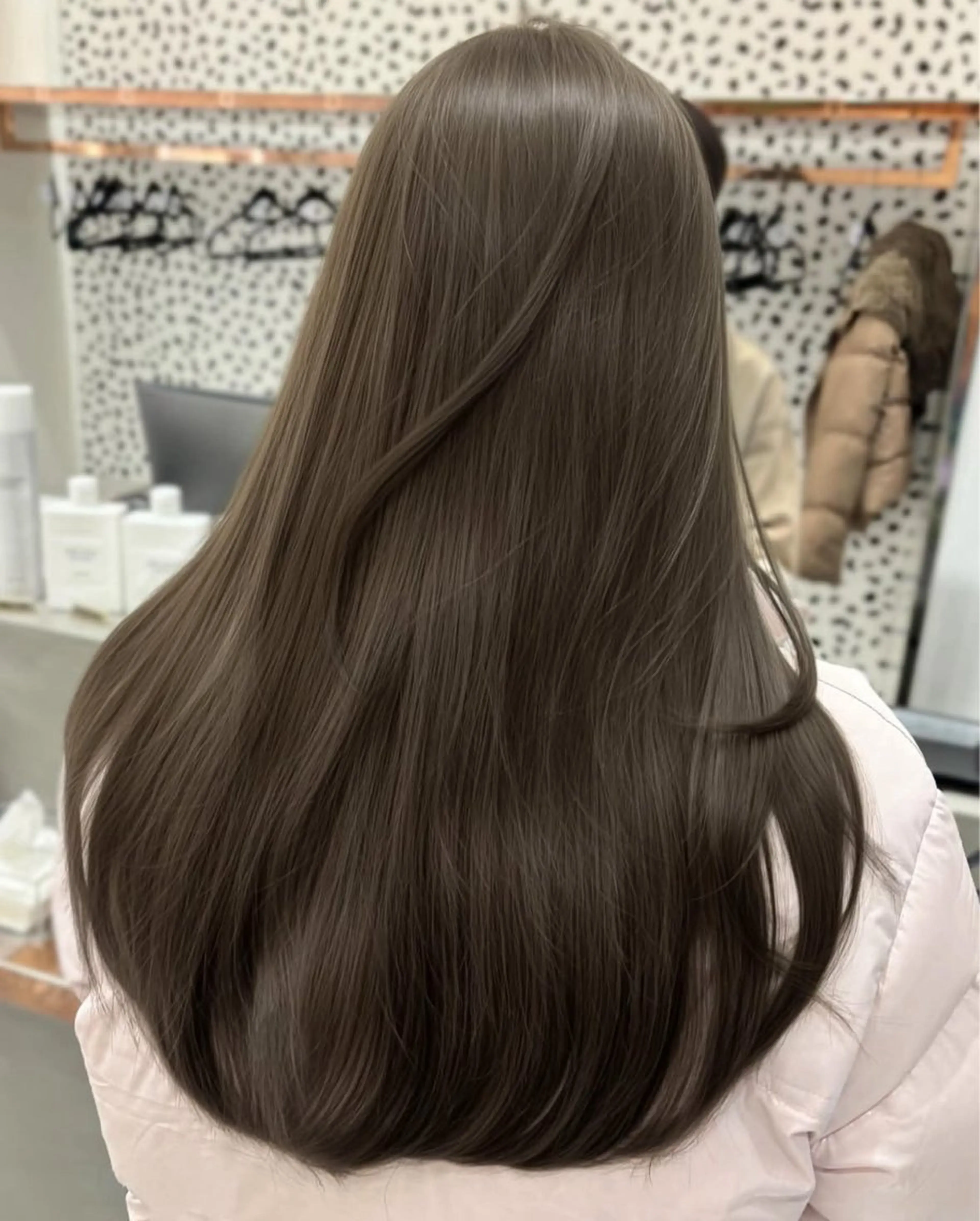 カラー グレージュ オリーブグレージュ オリーブグレー ヘアカラー SALOWIN銀座一丁目所属・透明感カラー/レイヤ ーカット🤍miyuのヘアスタイル