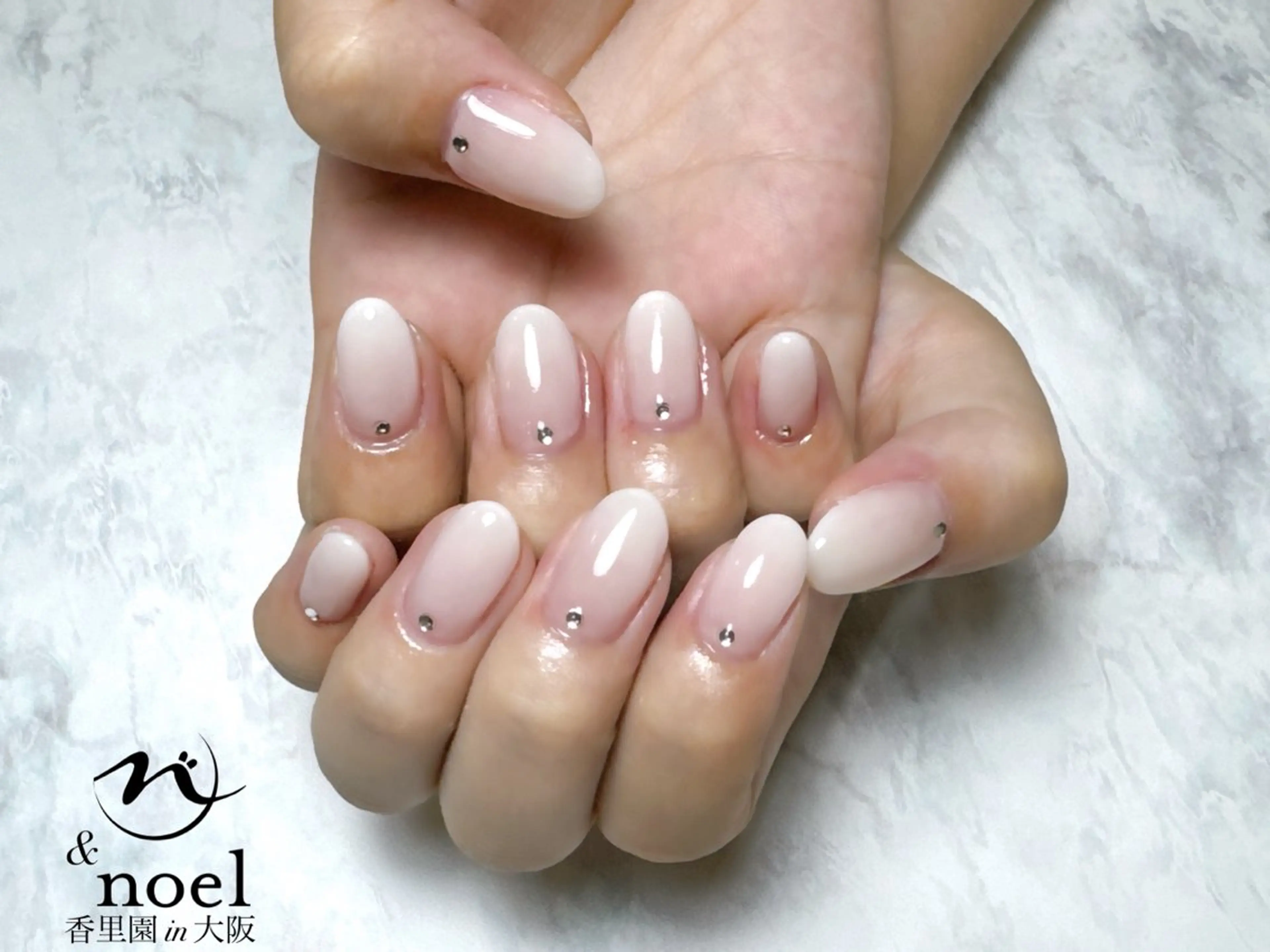 ネイル オフィスネイル ピンク ブライダルネイル ホワイト Nailsalon Noël所属・Nailsalon ＆Noelのネイルデザイン