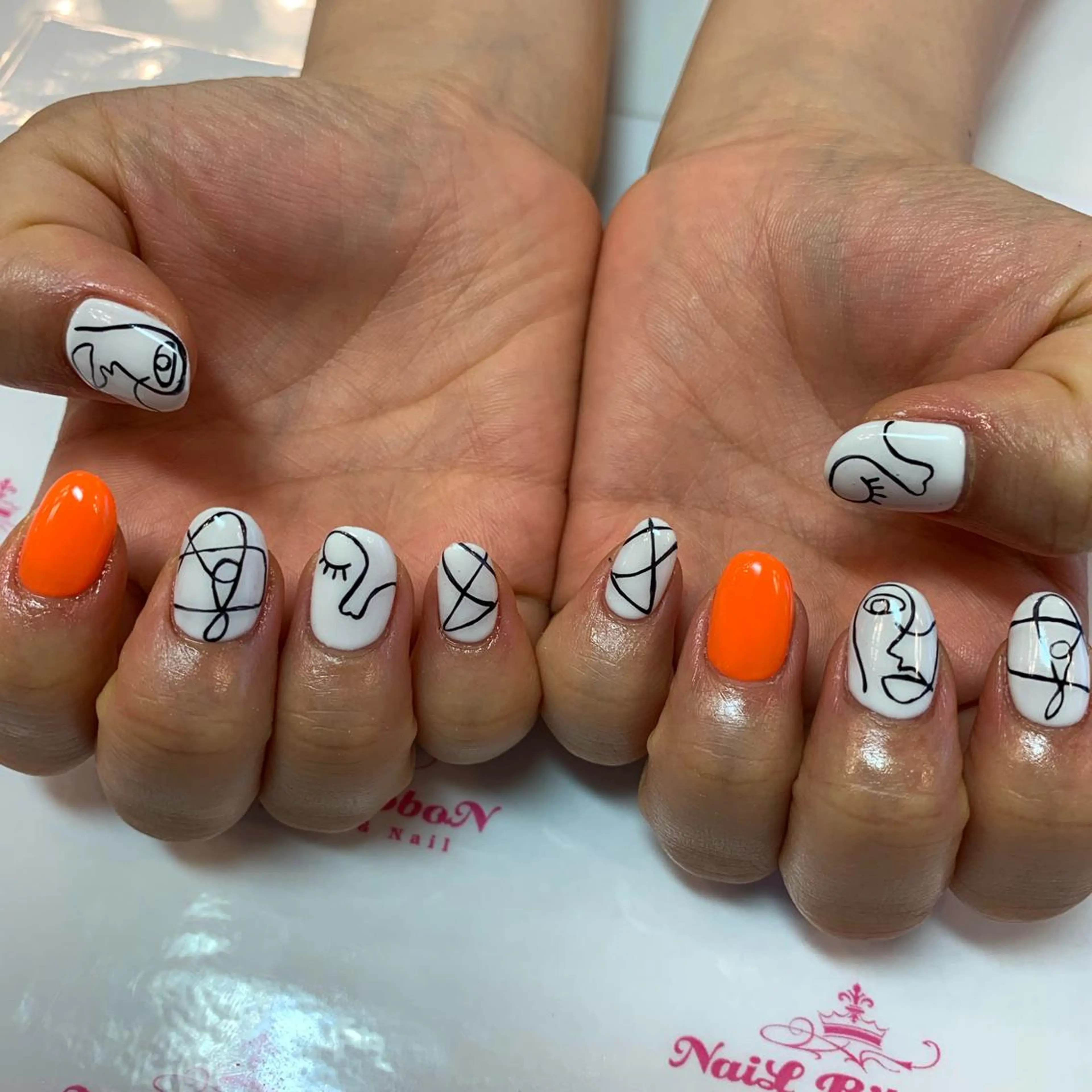 ネイル ネイルリボン 受付スタッフのネイルデザイン