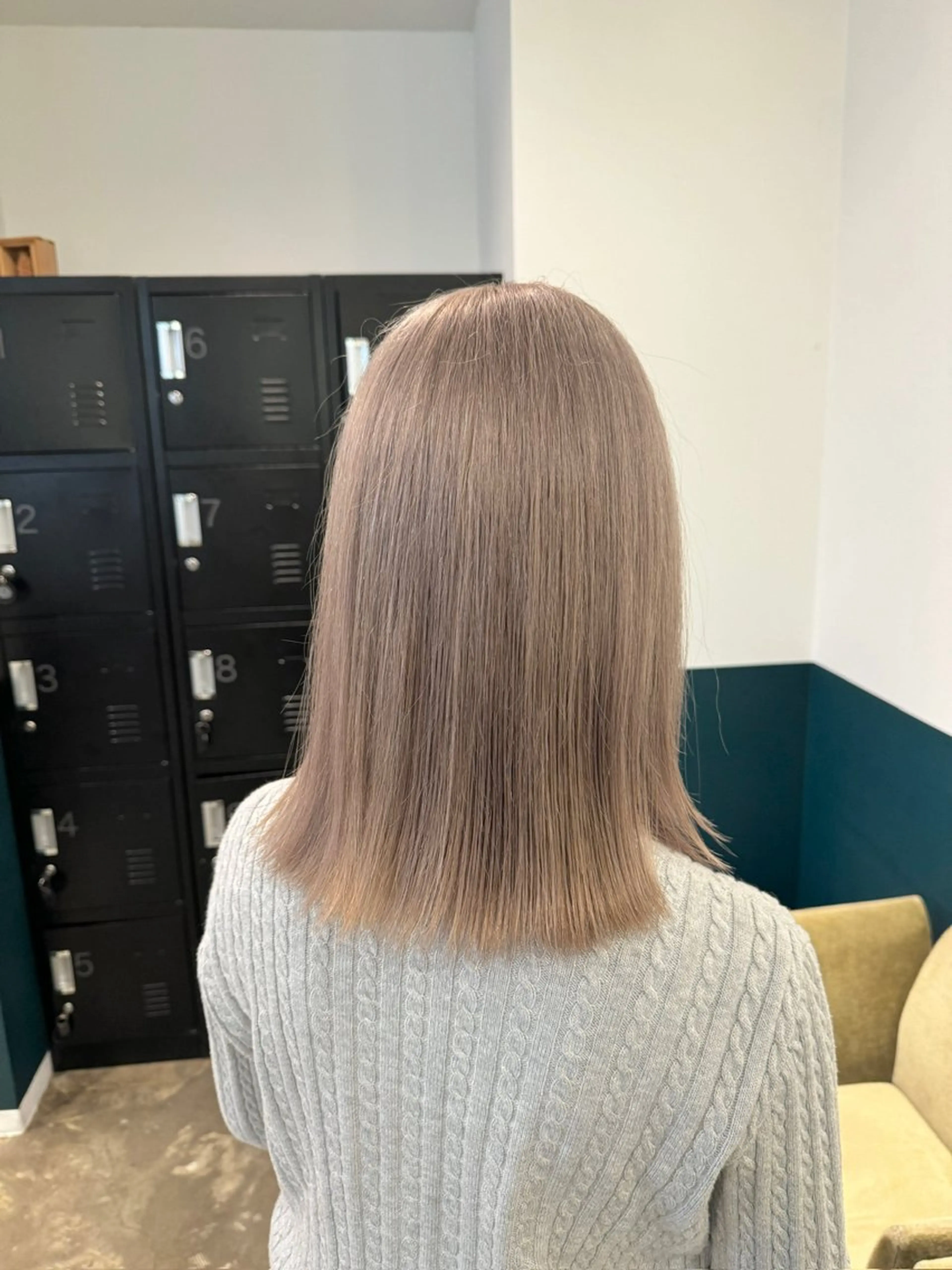 縮毛、黒染めなど複雑履歴のブリーチカラーの写真