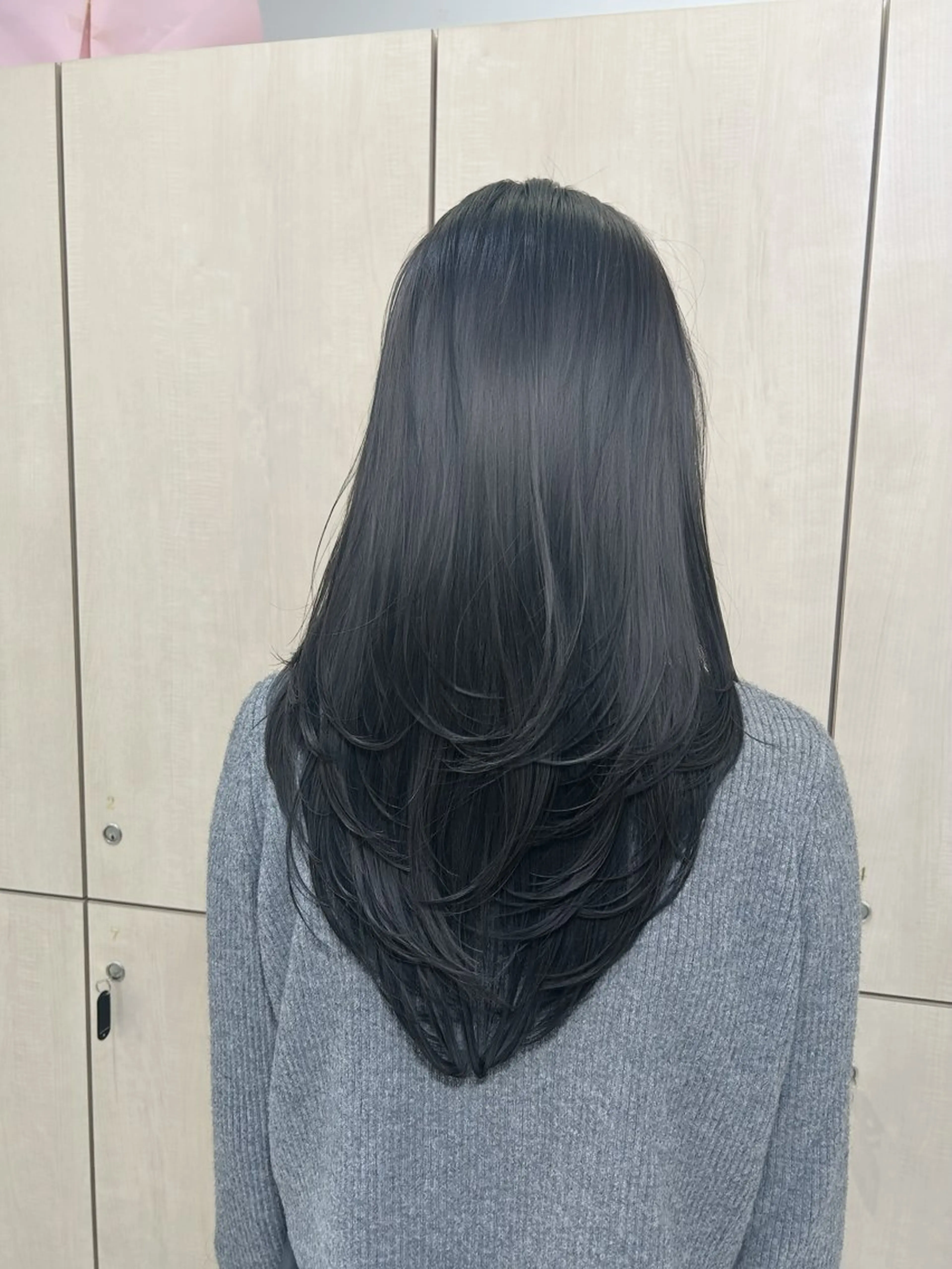 ロング カラー ブリーチ ダークグレー ダークグレージュ グレージュ ブリーチなしカラー ヘアカラー トリートメント ヘアセット 透明感カラー🤍 Kaitoのヘアスタイル