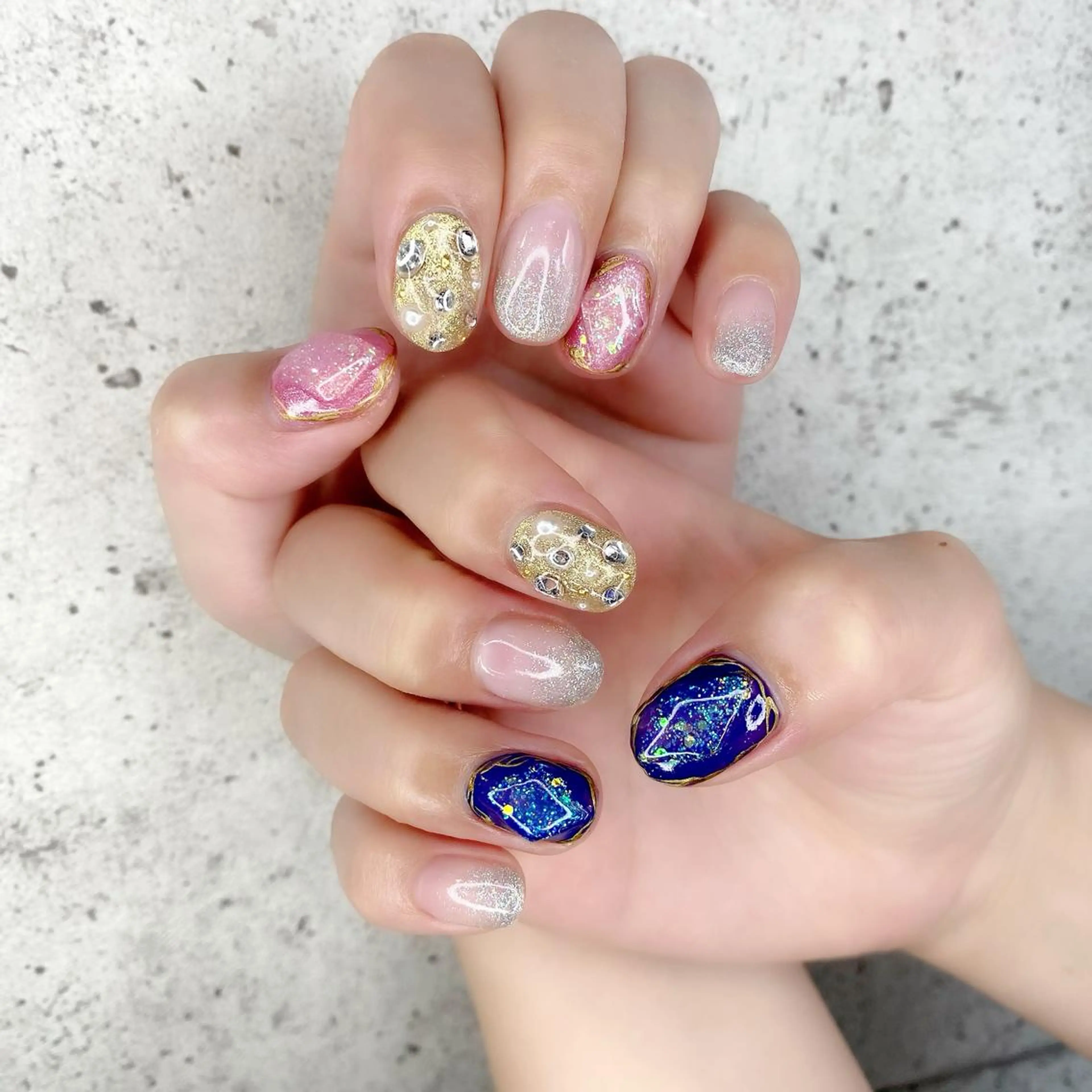 ミディアム カラー パーマ ヘアアレンジ メンズ キッズ ネイル マツエク・マツパ ユニコーンカラー キラキラネイル ハンドネイル Salon Ｋのネイルデザイン