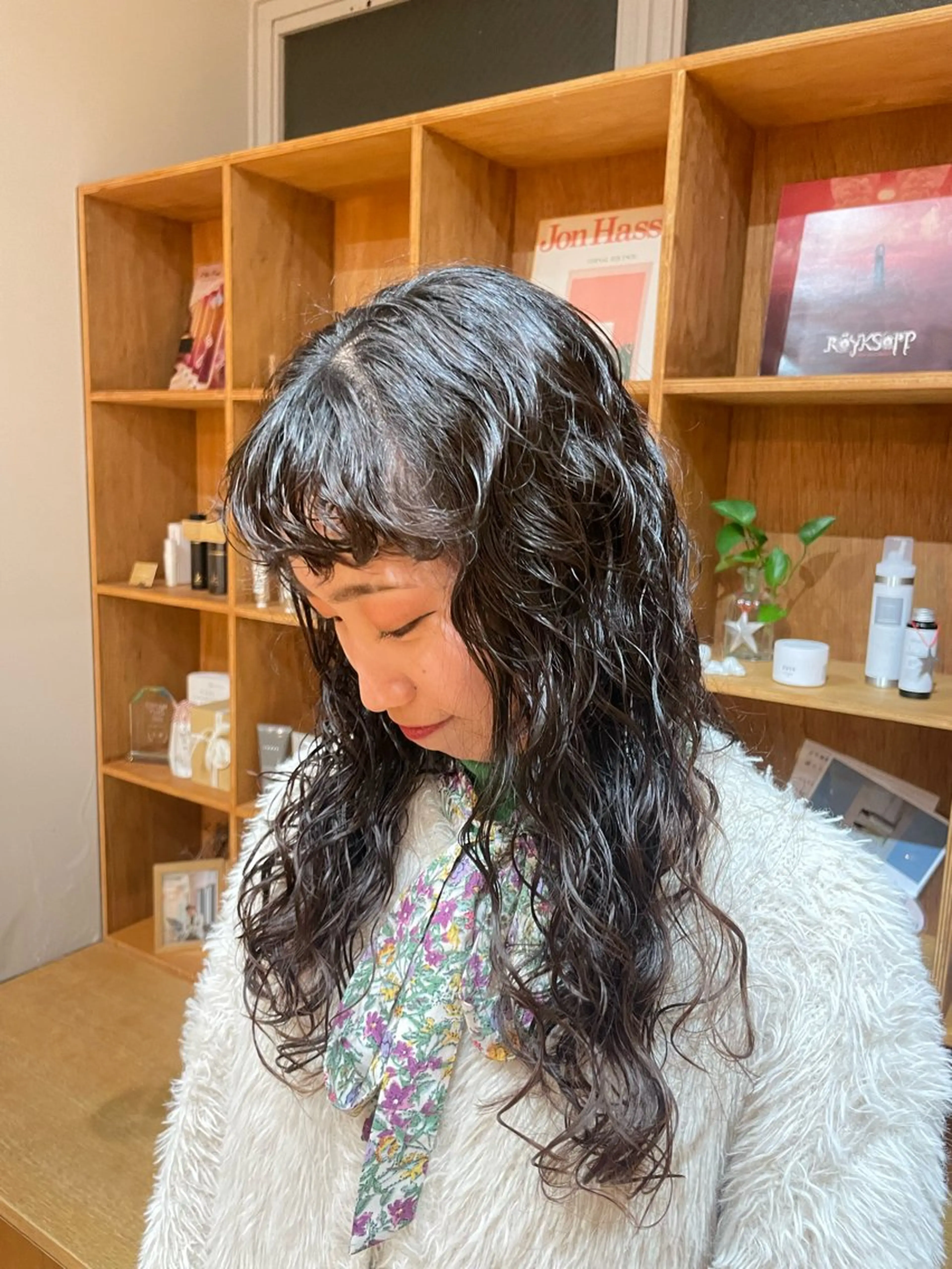 ロング パーマ chihiro / ミディアムカットのヘアスタイル