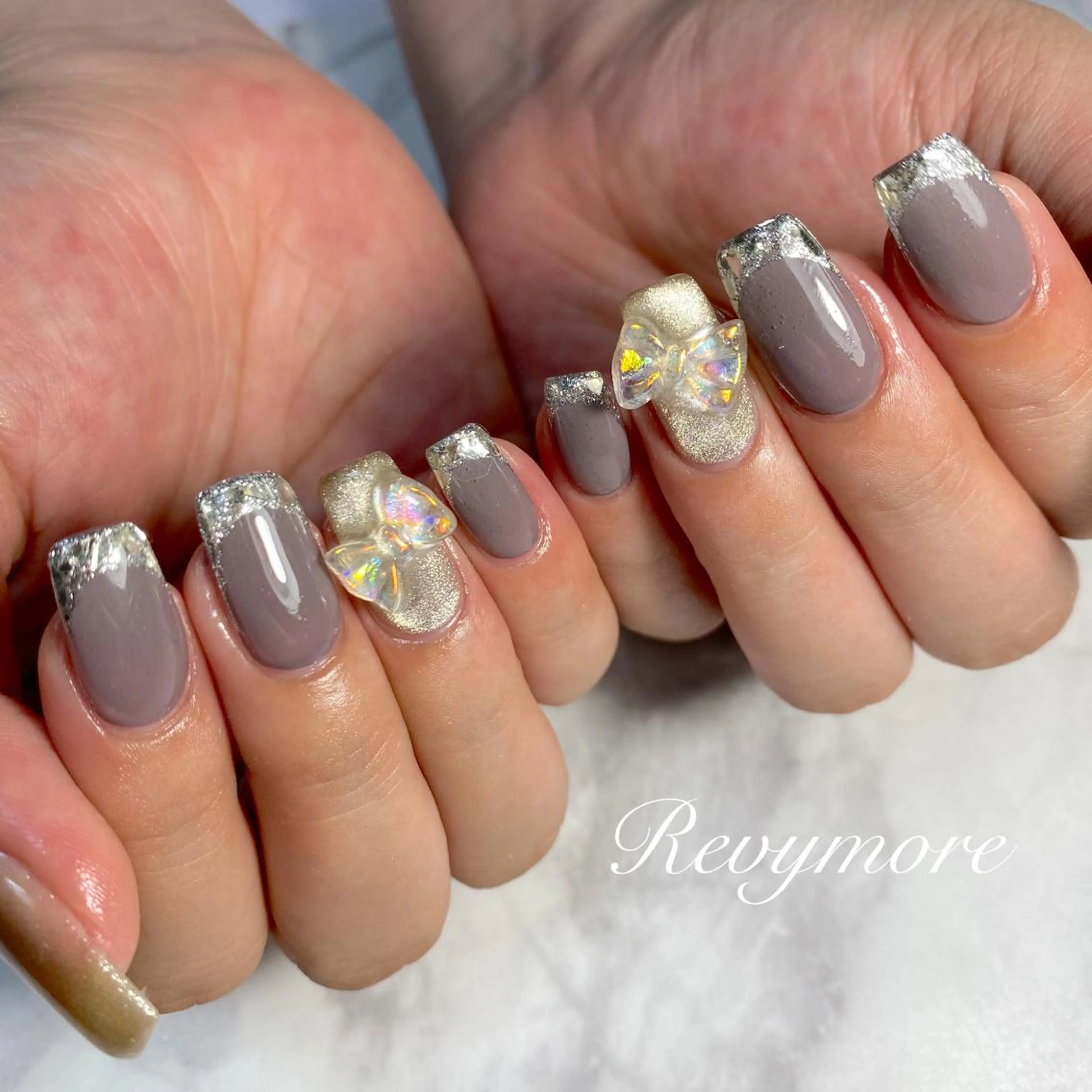 ミディアム ネイル 韓国風ヘア フレンチネイル ジェルネイル ガラスフレンチ キラキラネイル nail salon Revymore所属・nail salon Revymoreのネイルデザイン