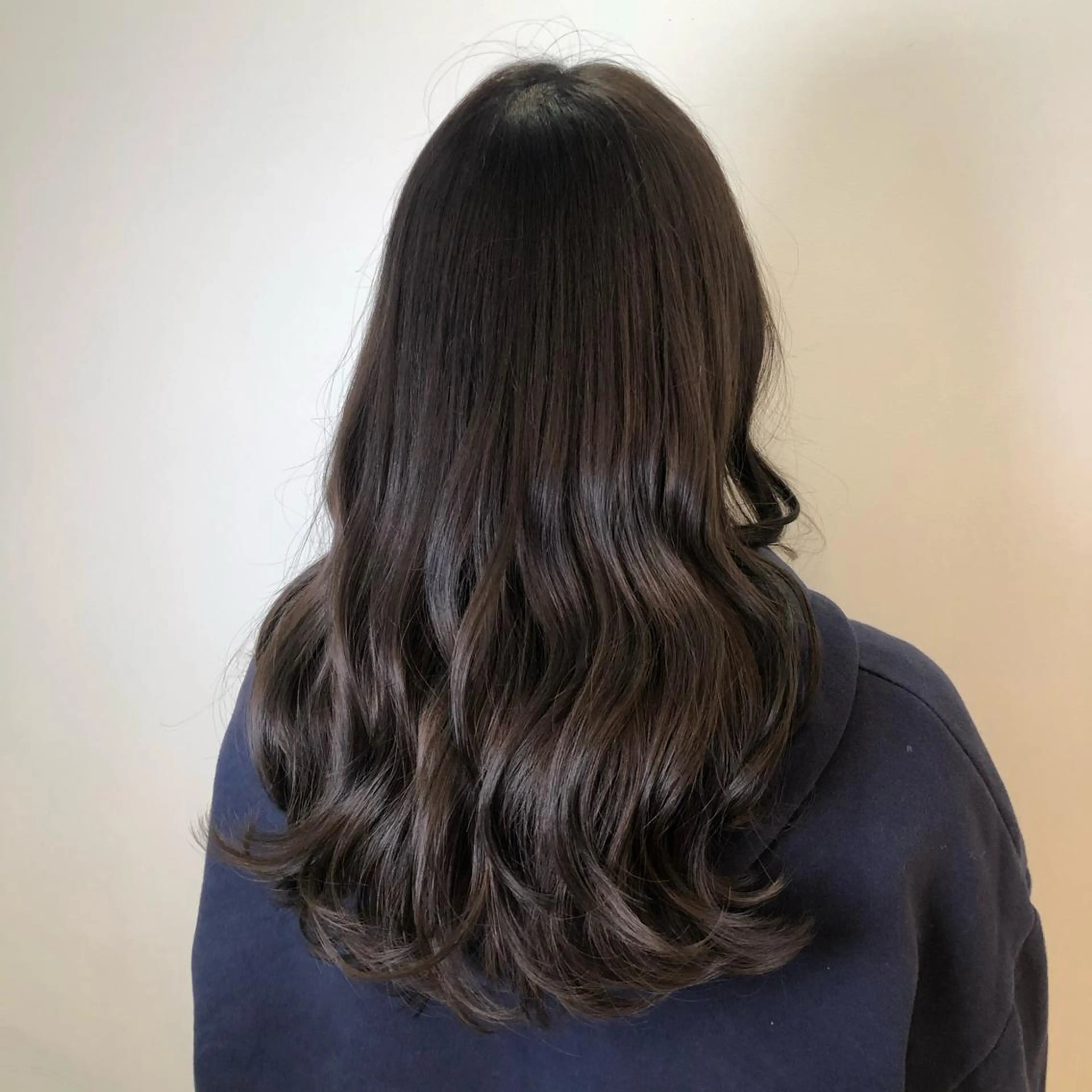 ロング カラー ブラウンカラー 透明感カラー ナチュラルブラウン レイヤーカット ローレイヤー トルクアータ伏見 MIKUのヘアスタイル